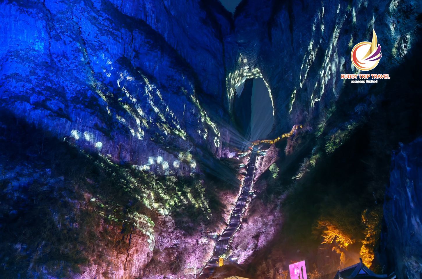เขาเทียนเหมินซาน แสดงแสงสี