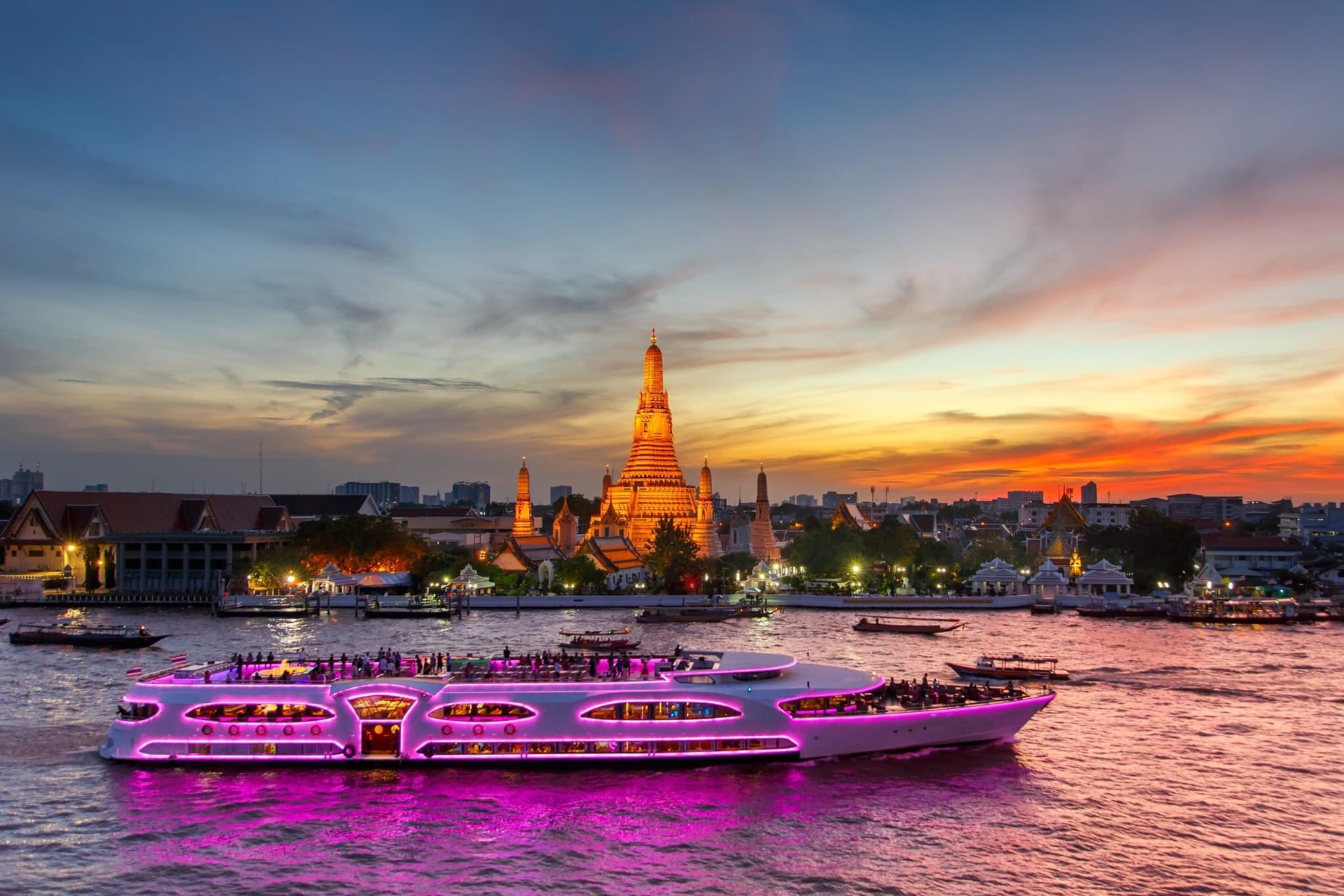 ดินเนอร์เจ้าพระยา Wonderful Pearl Cruise (โปรแกรม Candle Light Dinner Cruise)