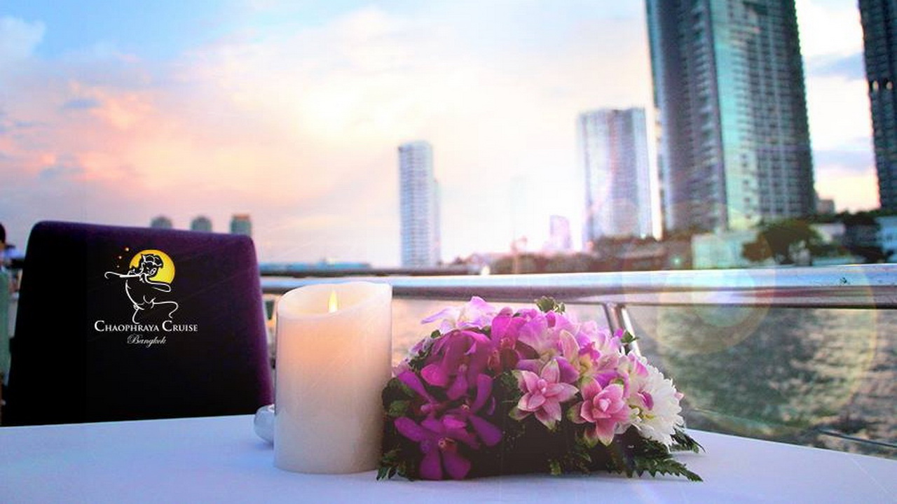 Dinner: เจ้าพระยา Chaophraya Cruise (โปรแกรม AMAZING DINNER CRUISE)
