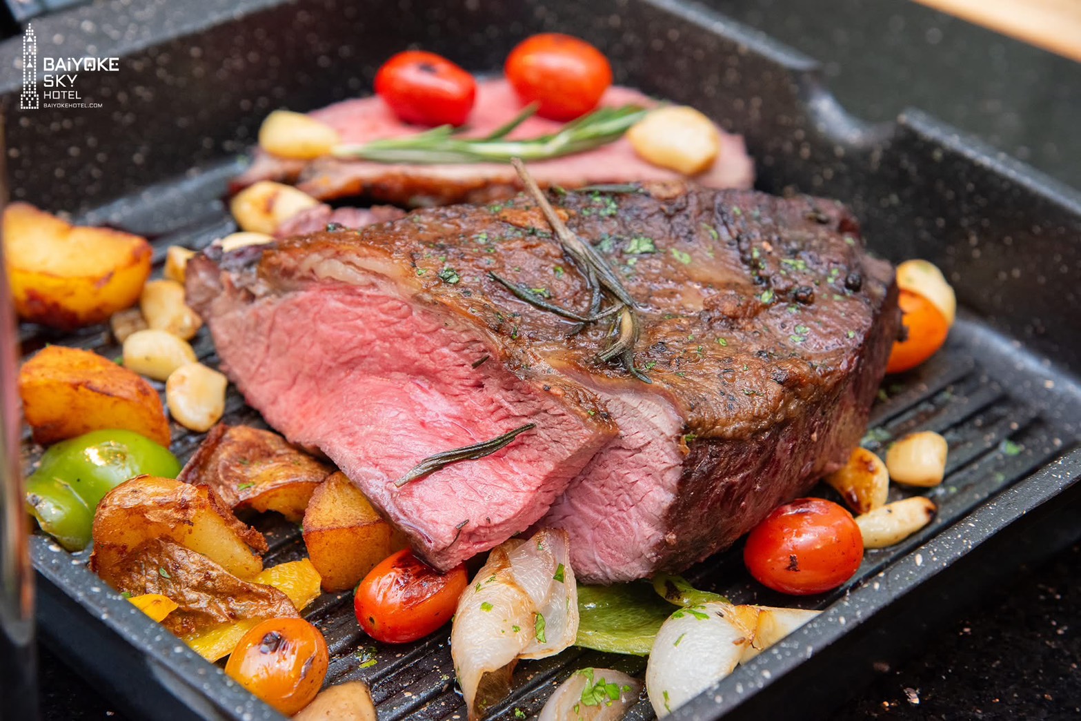 Dinner: ตึกใบหยกสกาย Stella Palace Restaurant ชั้น 79 – Premium Chinese Grill + Steak Buffet บุฟเฟ่ต์ 2 ชม.