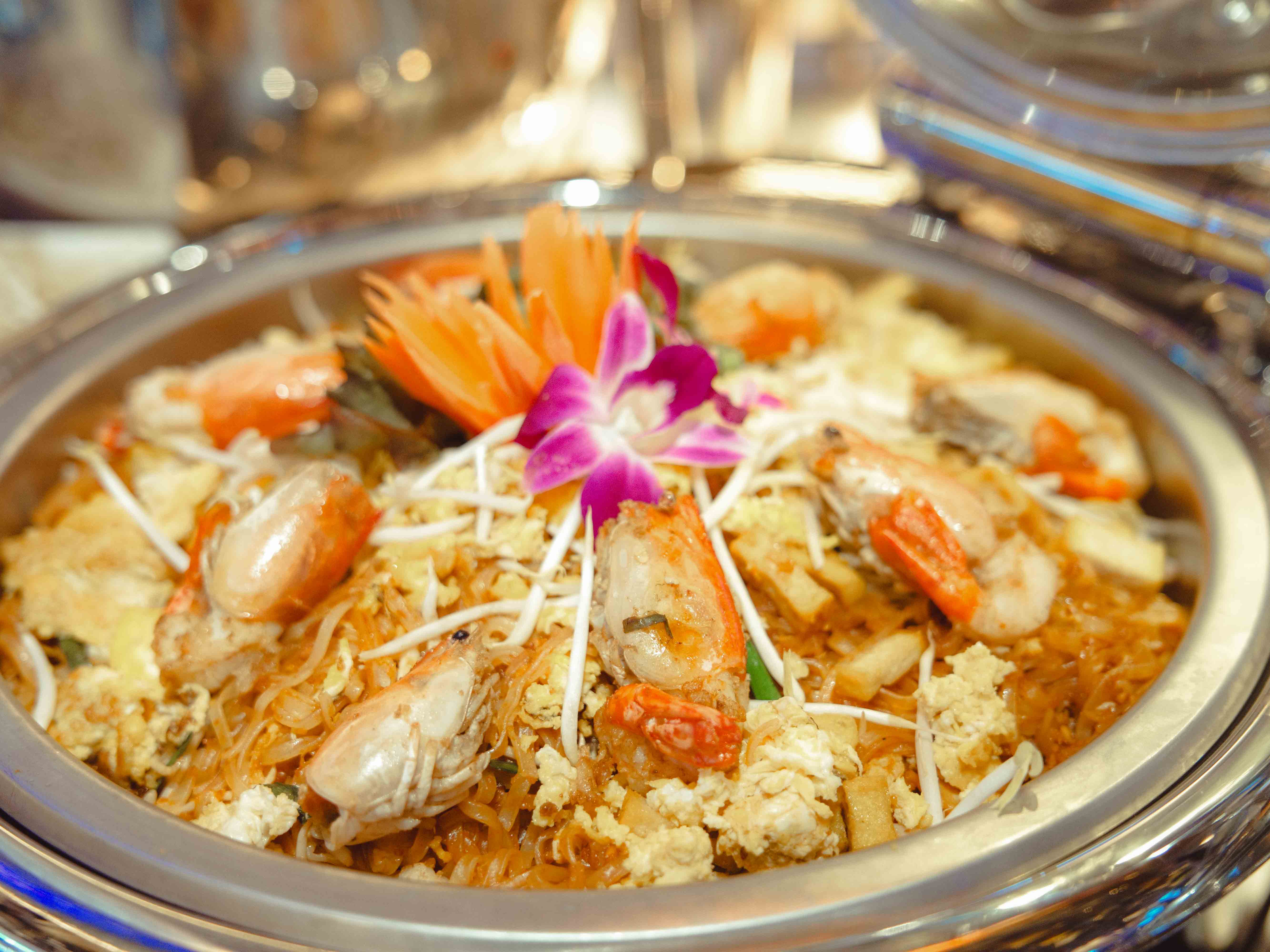 Dinner: เจ้าพระยา The Planet Cruise  Free!! Mini Birthday Cake