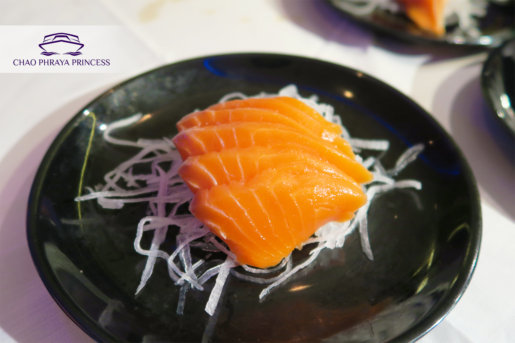 Dinner: เจ้าพระยา ChaophrayaPrincess Cruise (โปรแกรม Dinner Cruise)-ICON SIAM /ASIATIQUE Pier