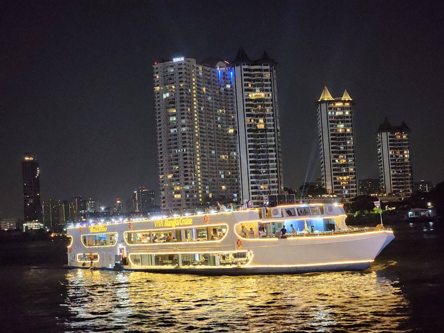 Dinner: เจ้าพระยา VIVA Alangka Cruise Promotion!! มา 4 จ่าย 3  Free!! Flow Beer Free!! Mini Birthday Cake