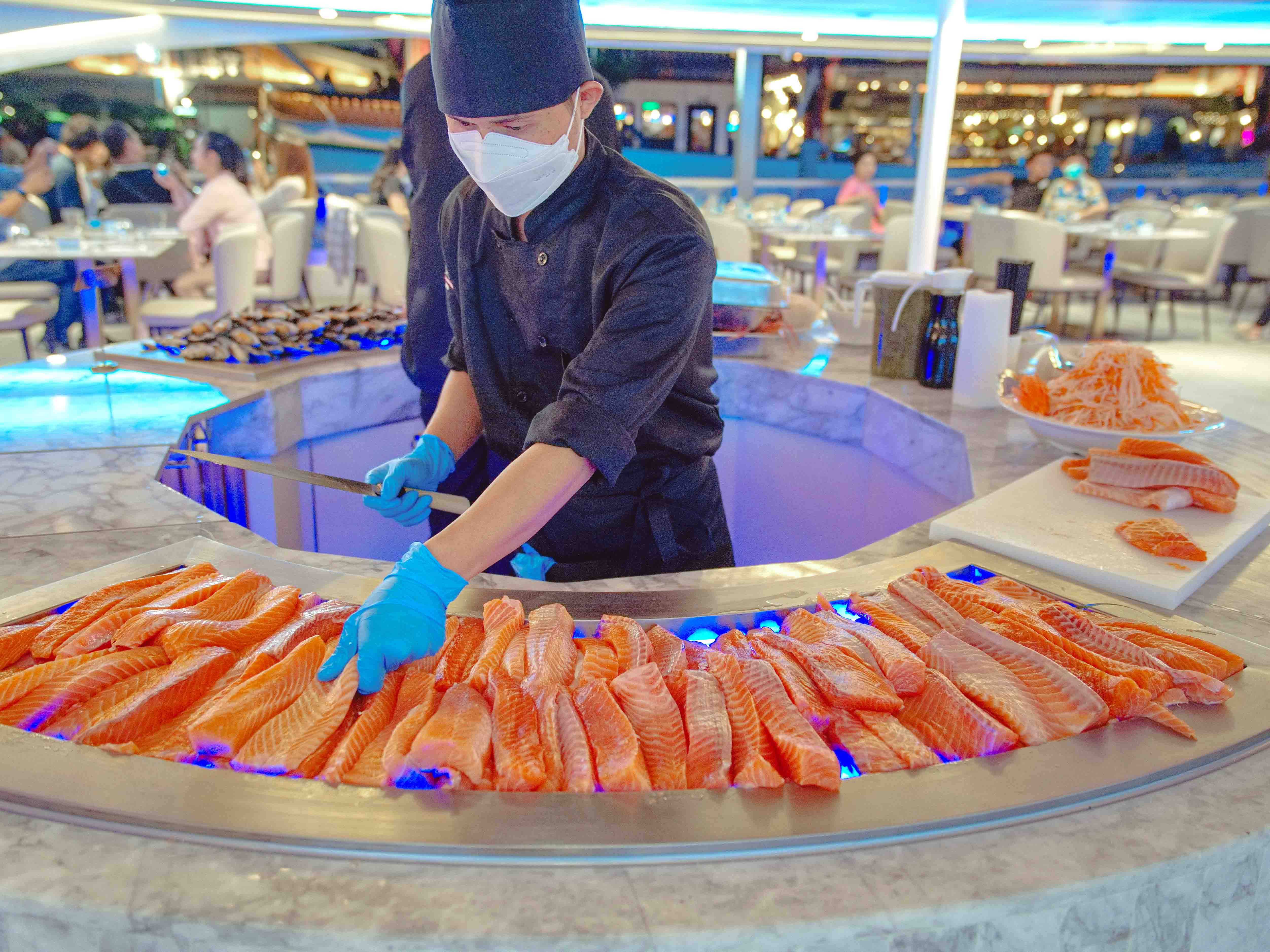 Dinner: เจ้าพระยา Royal Princess Cruise  Free!! Birthday Cake
