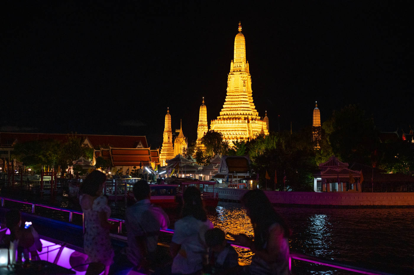 Dinner: วันปีใหม่ เคานท์ดาวน์!! Wonderful Pearl Cruise (โปรแกรม Celebrate New Year Eve 2026 Dinner Cruise) วันพุธ ที่ 31 ธันวาคม 2568