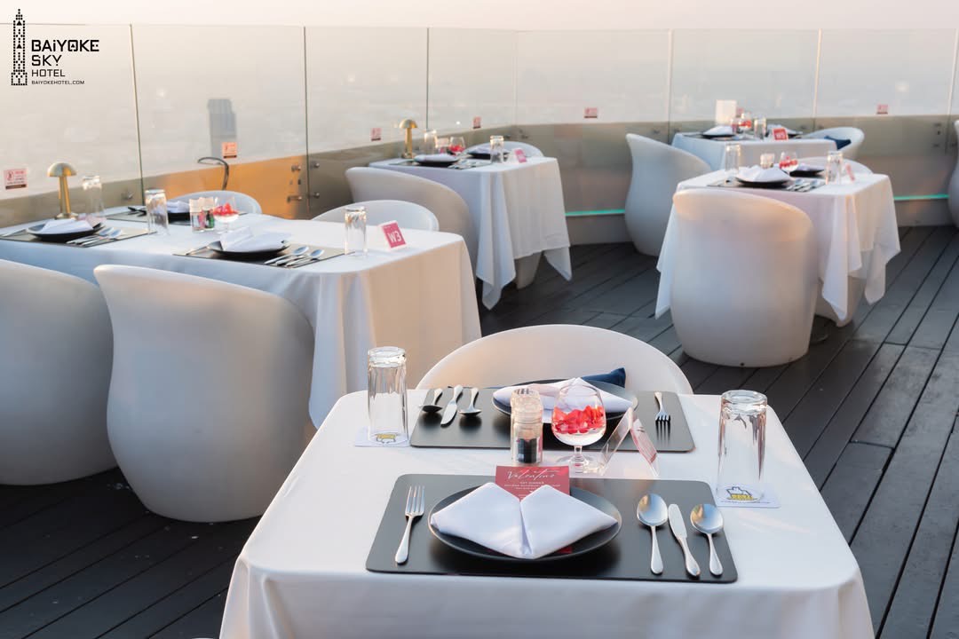 Dinner: วันวาเลนไทน์!! ตึกใบหยกสกาย Outdoor Sky Box ชั้น 81 – Special Menu & International Premium Buffet บุฟเฟ่ต์ไม่จำกัดเวลา วันเสาร์ ที่ 14 กุมภาพันธ์ 2569