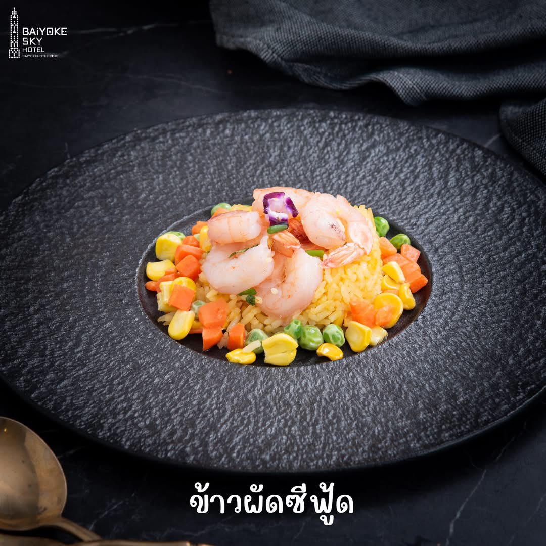 Dinner: ตึกใบหยกสกาย Bangkok Sky Restaurant ชั้น 76 และ 78 – Grilled Steak & Seafood Buffet บุฟเฟ่ต์ 2 ชม.