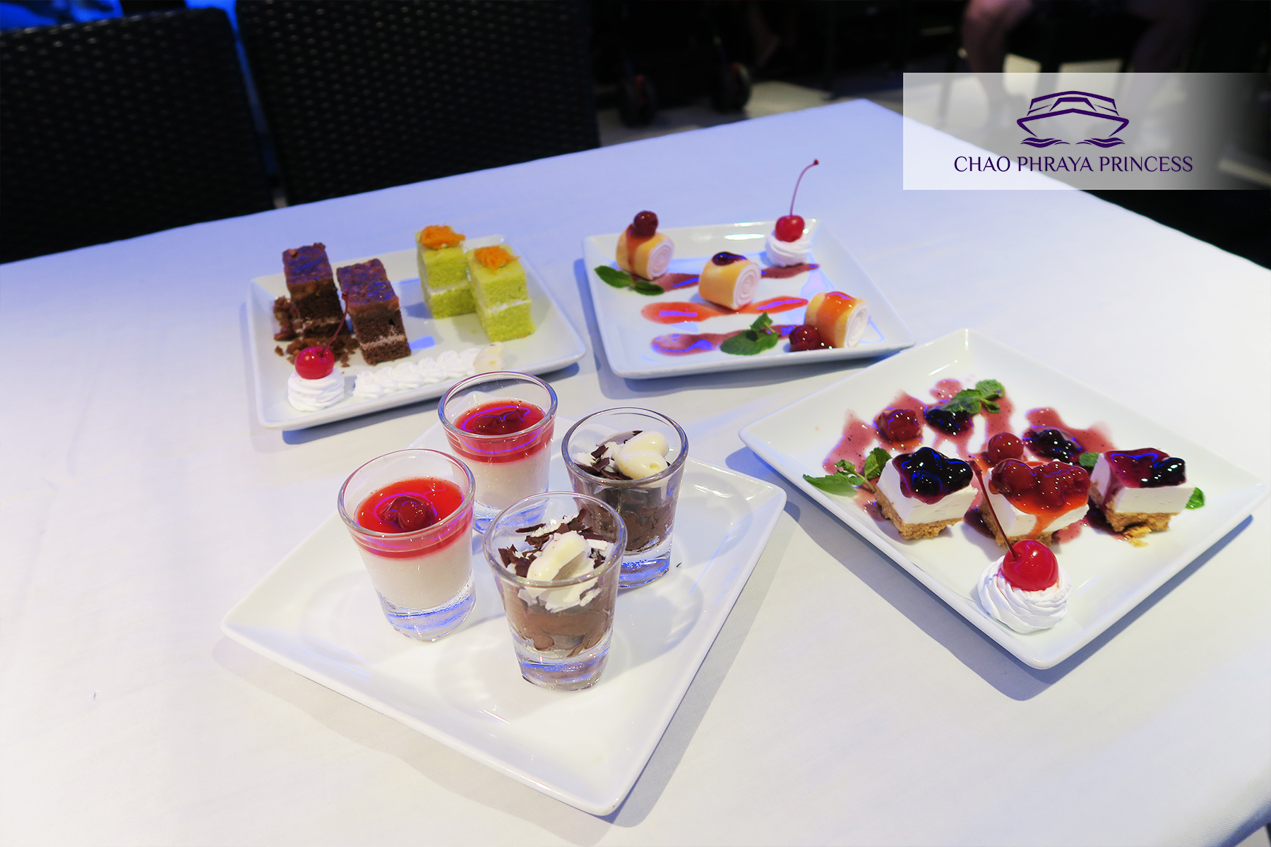 Dinner: เจ้าพระยา ChaophrayaPrincess Cruise (โปรแกรม Dinner Cruise)-ICON SIAM /ASIATIQUE Pier