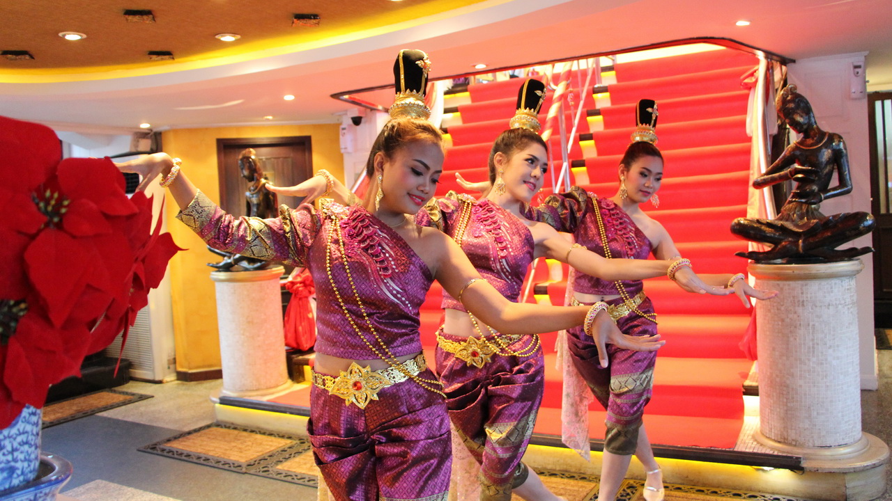 Dinner: เจ้าพระยา Chaophraya Cruise (โปรแกรม AMAZING DINNER CRUISE)