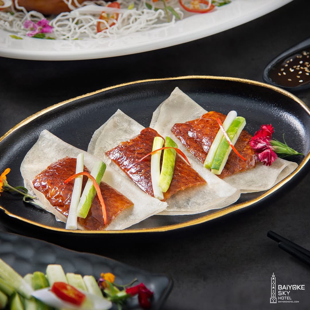 Dinner: วันวาเลนไทน์!! ตึกใบหยกสกาย Crystal Grill Restaurant ชั้น 82 – Special Menu & International Specialized Premium Seafood & Steak Buffet บุฟเฟ่ต์ไม่จำกัดเวลา วันเสาร์ ที่ 14 กุมภาพันธ์ 2569