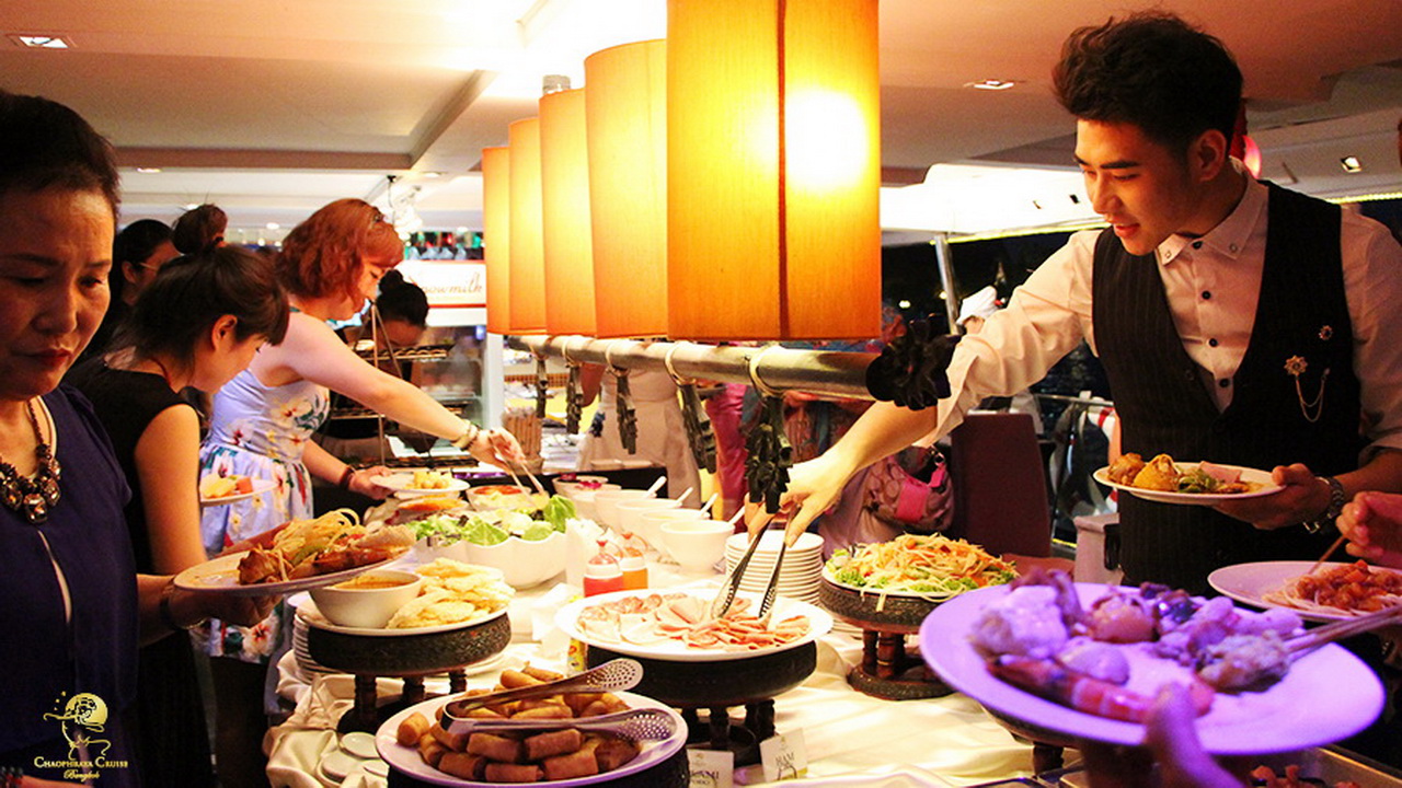 Dinner: เจ้าพระยา Chaophraya Cruise (โปรแกรม AMAZING DINNER CRUISE)
