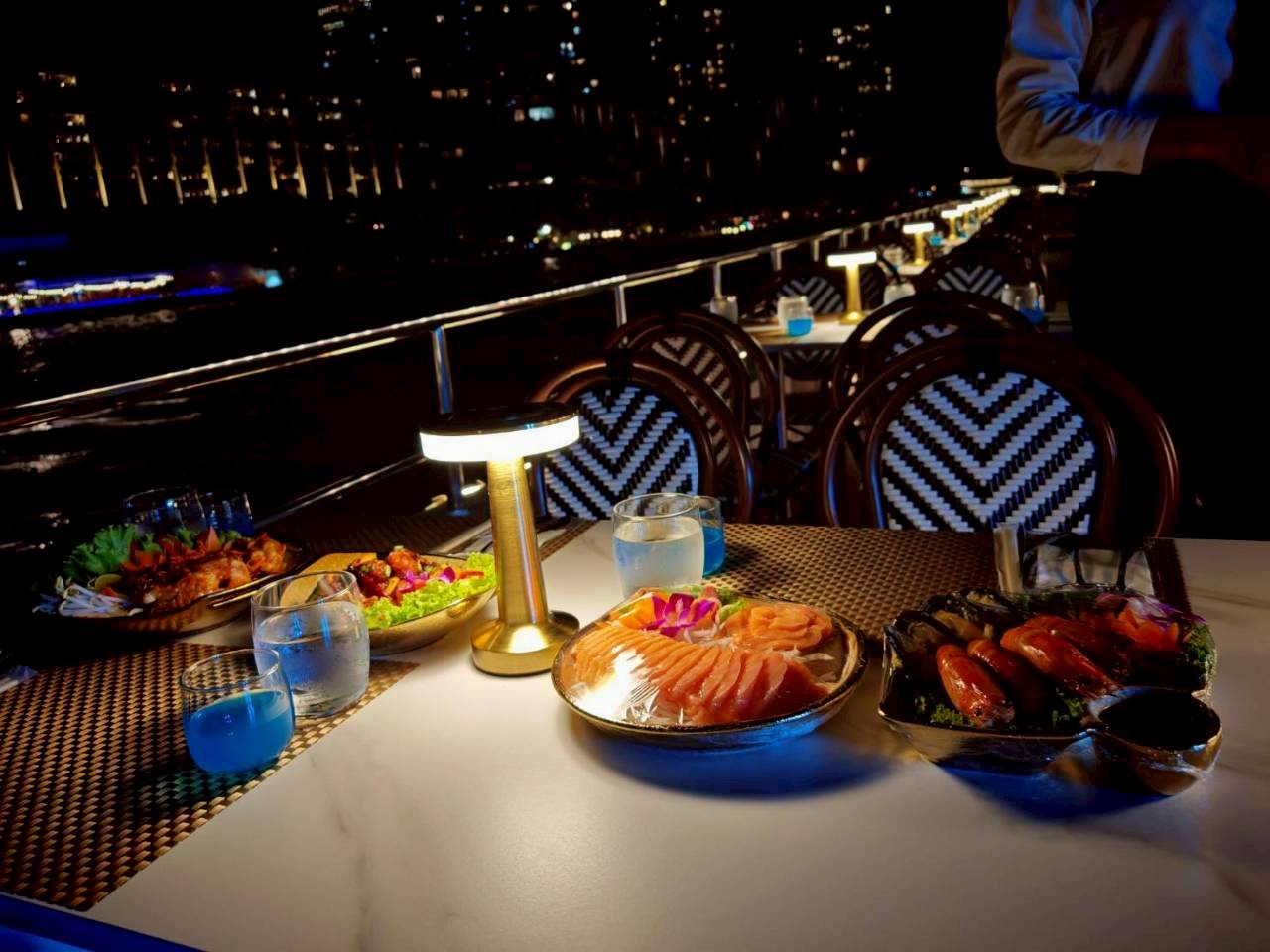 Countdown: วันปีใหม่ เคานท์ดาวน์!! Noah Cruise (โปรแกรม Celebrate New Year Eve 2026 Dinner Cruise) วันพุธ ที่ 31 ธันวาคม 2568