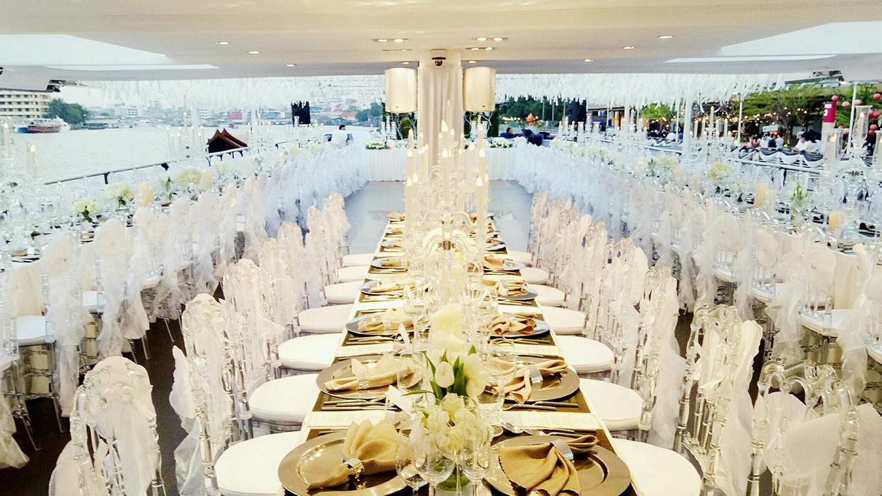 Dinner: เจ้าพระยา Chaophraya Cruise (โปรแกรม AMAZING DINNER CRUISE)