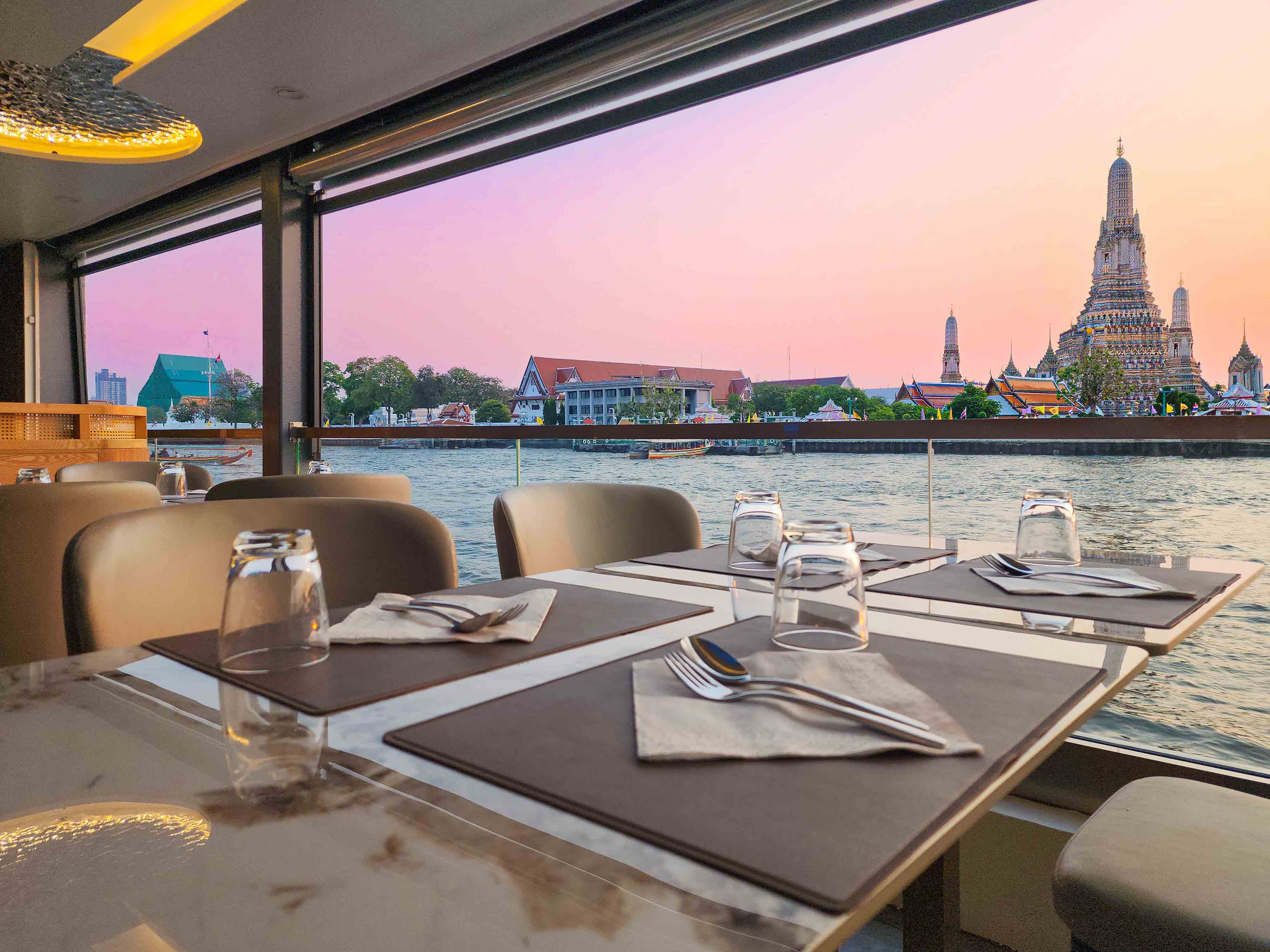 Dinner: เจ้าพระยา The Planet Cruise  Free!! Mini Birthday Cake