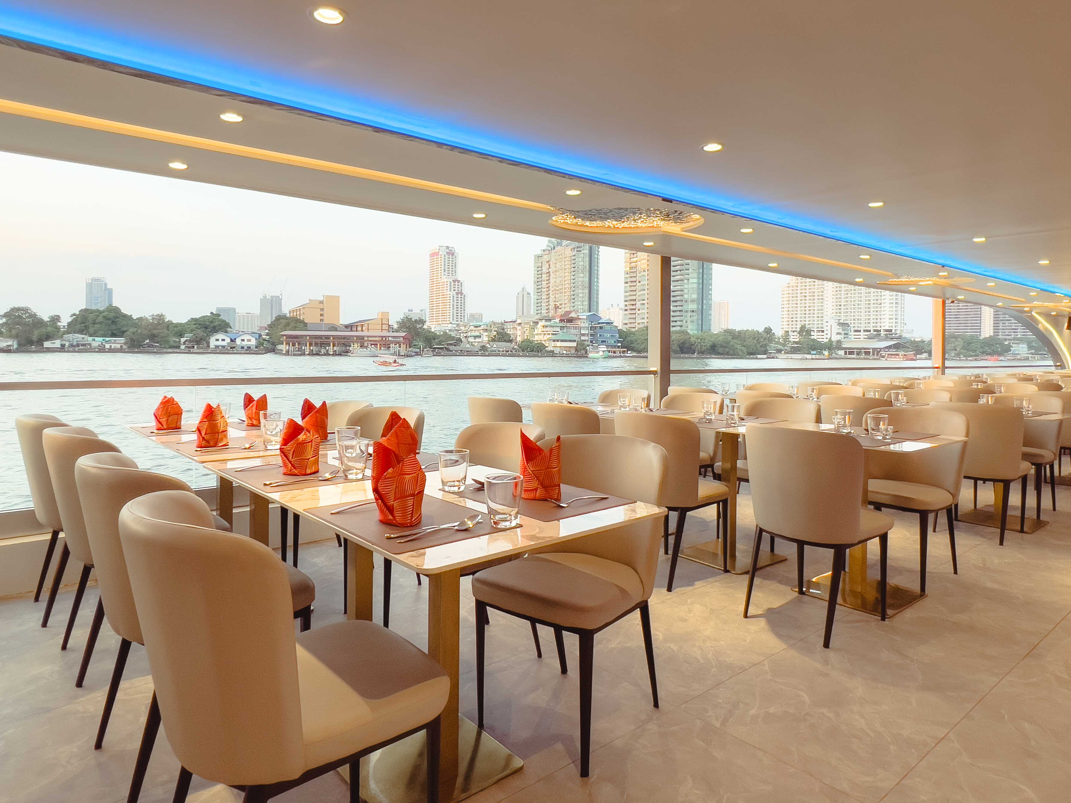 Dinner: เจ้าพระยา The Planet Cruise  Free!! Mini Birthday Cake