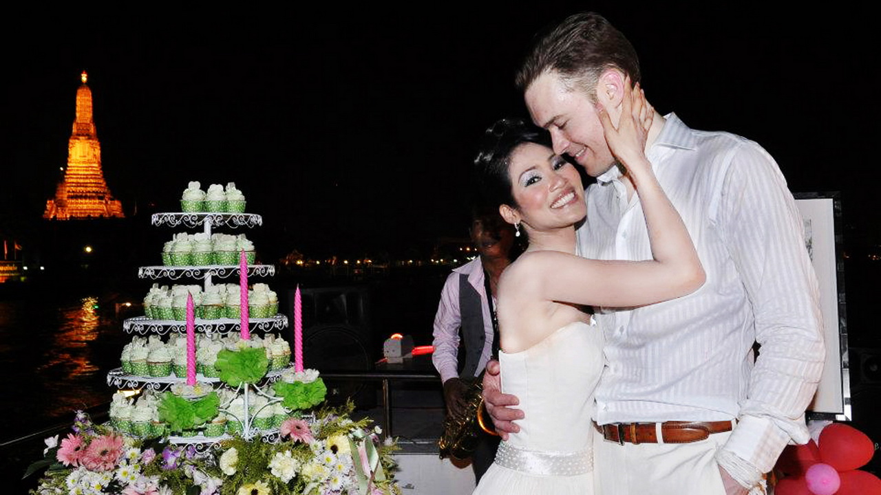 Dinner: เจ้าพระยา Chaophraya Cruise (โปรแกรม AMAZING DINNER CRUISE)