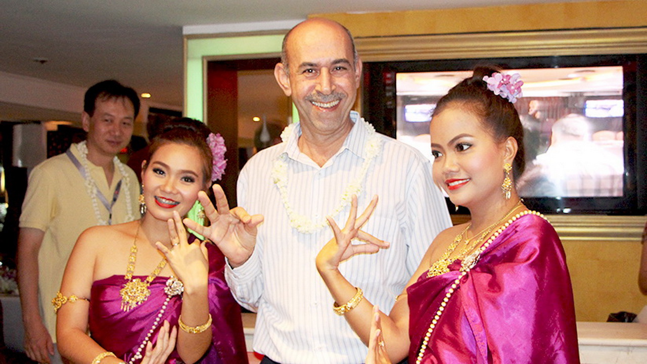 Dinner: เจ้าพระยา Chaophraya Cruise (โปรแกรม AMAZING DINNER CRUISE)