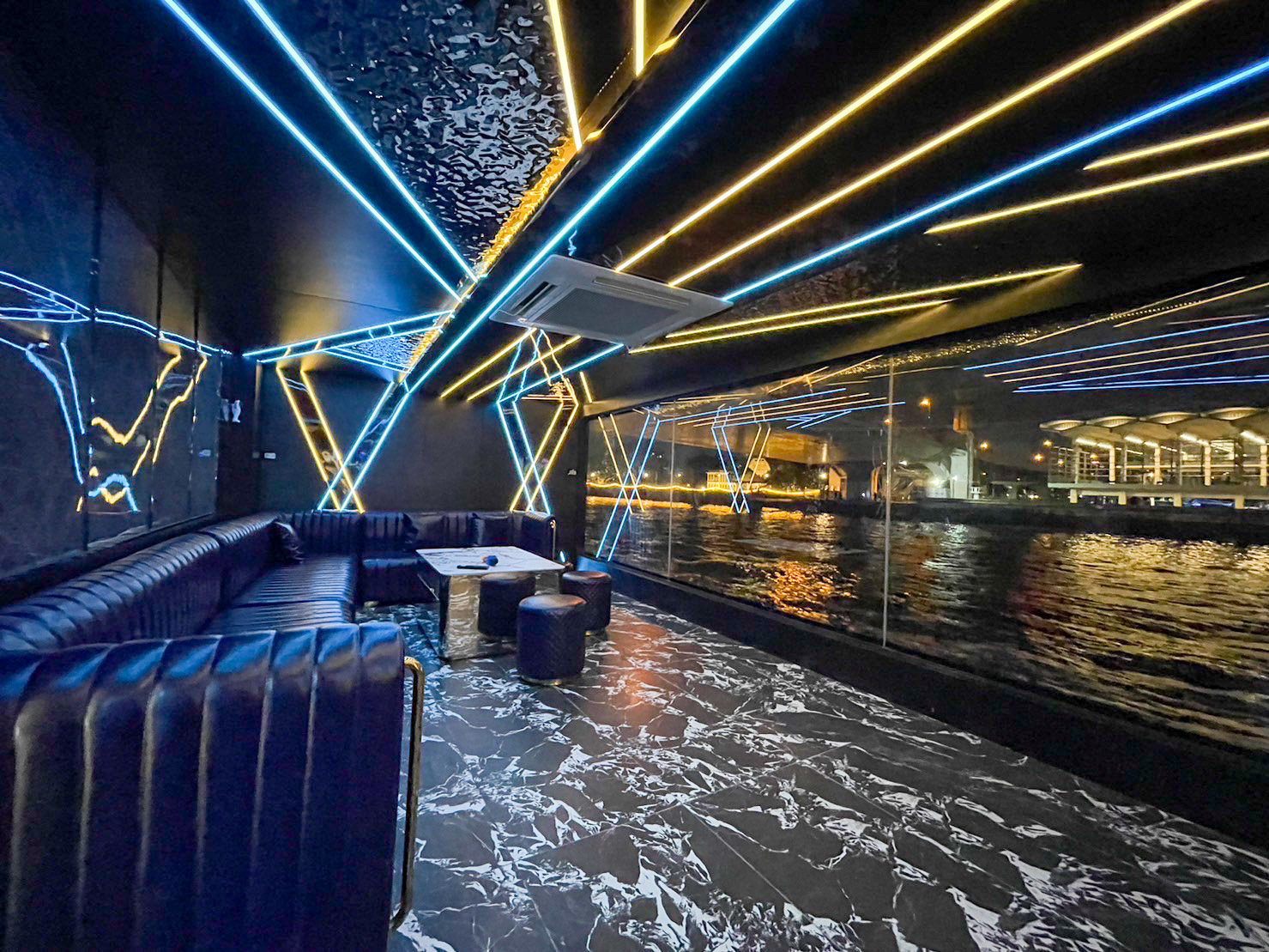 Dinner: เจ้าพระยา Royal Princess Cruise  Free!! Birthday Cake