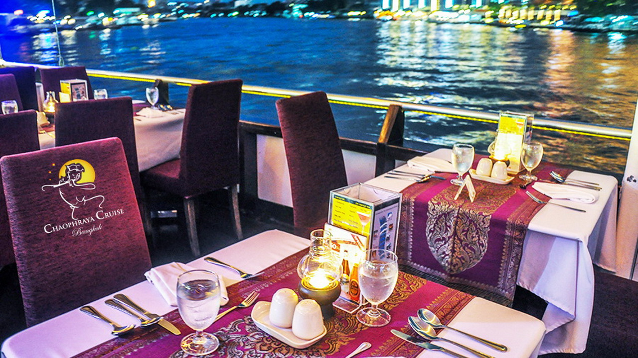 Dinner: เจ้าพระยา Chaophraya Cruise (โปรแกรม AMAZING DINNER CRUISE)