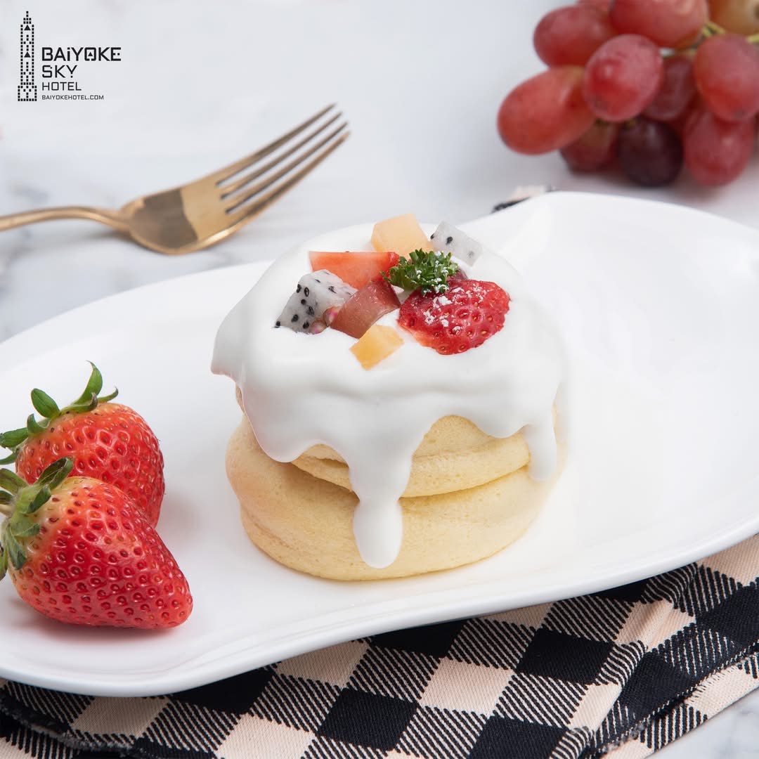 Dinner: ตึกใบหยกสกาย Bangkok Balcony Indoor ชั้น 81 – International Premium Buffet บุฟเฟ่ต์ 2 ชม.