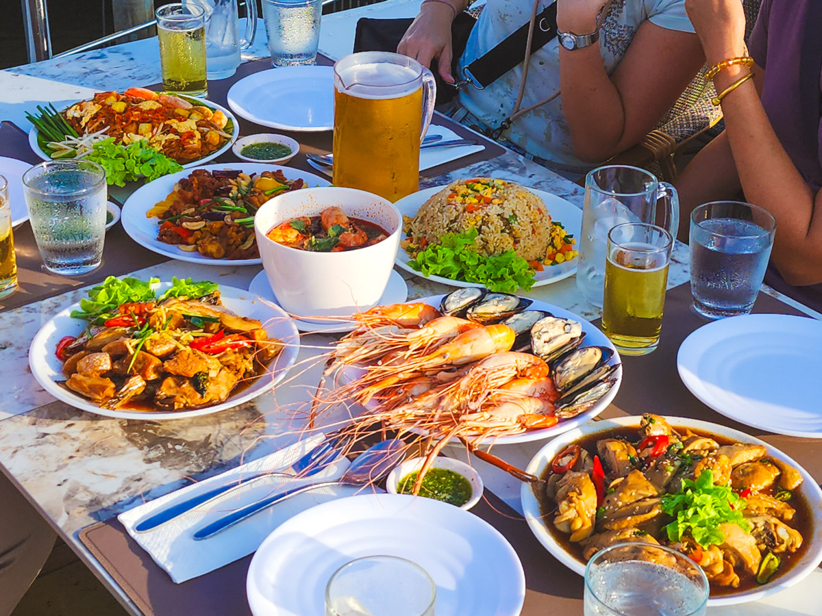 Dinner: เจ้าพระยา The Planet Cruise  Free!! Mini Birthday Cake