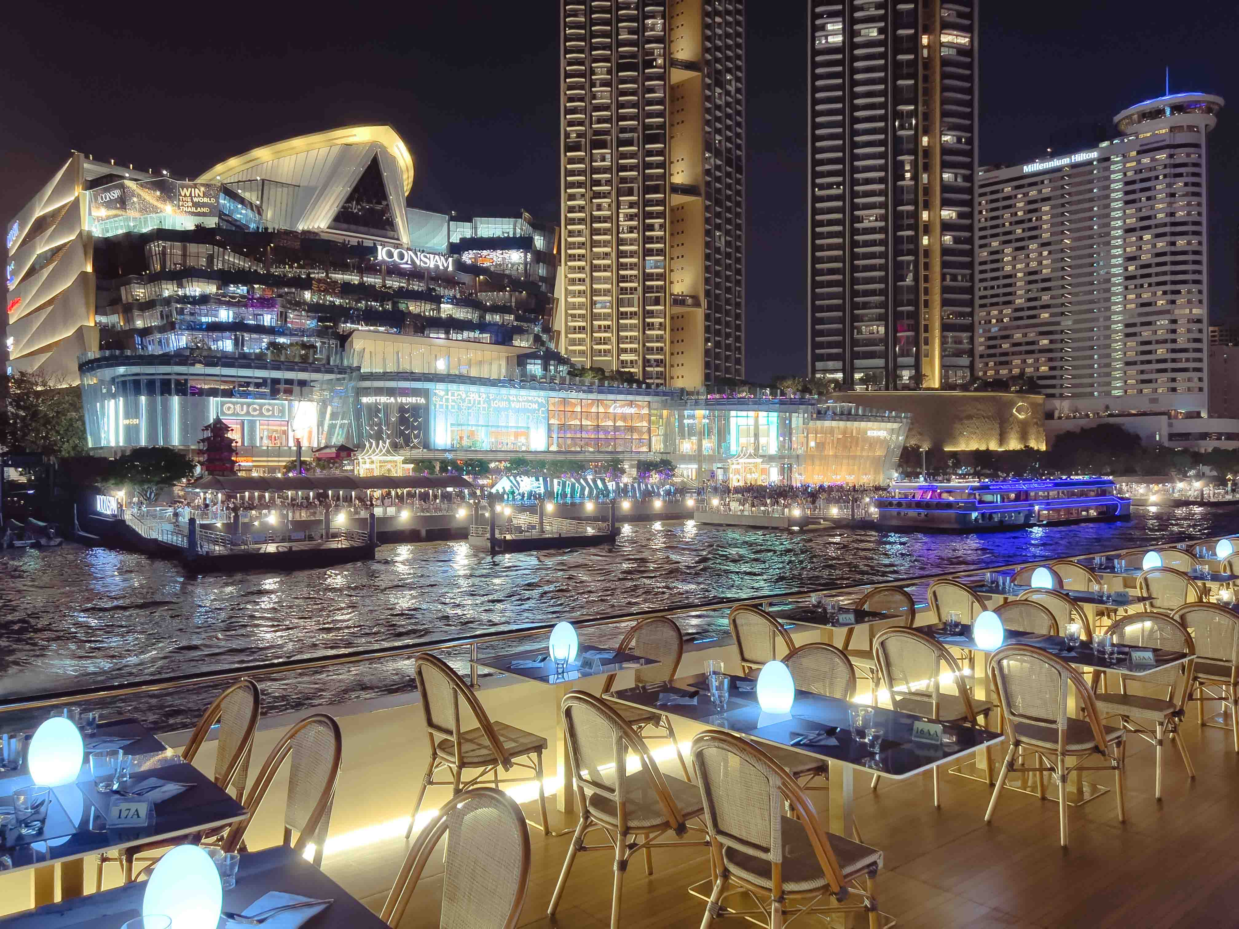 Dinner: เจ้าพระยา The Planet Cruise  Free!! Mini Birthday Cake