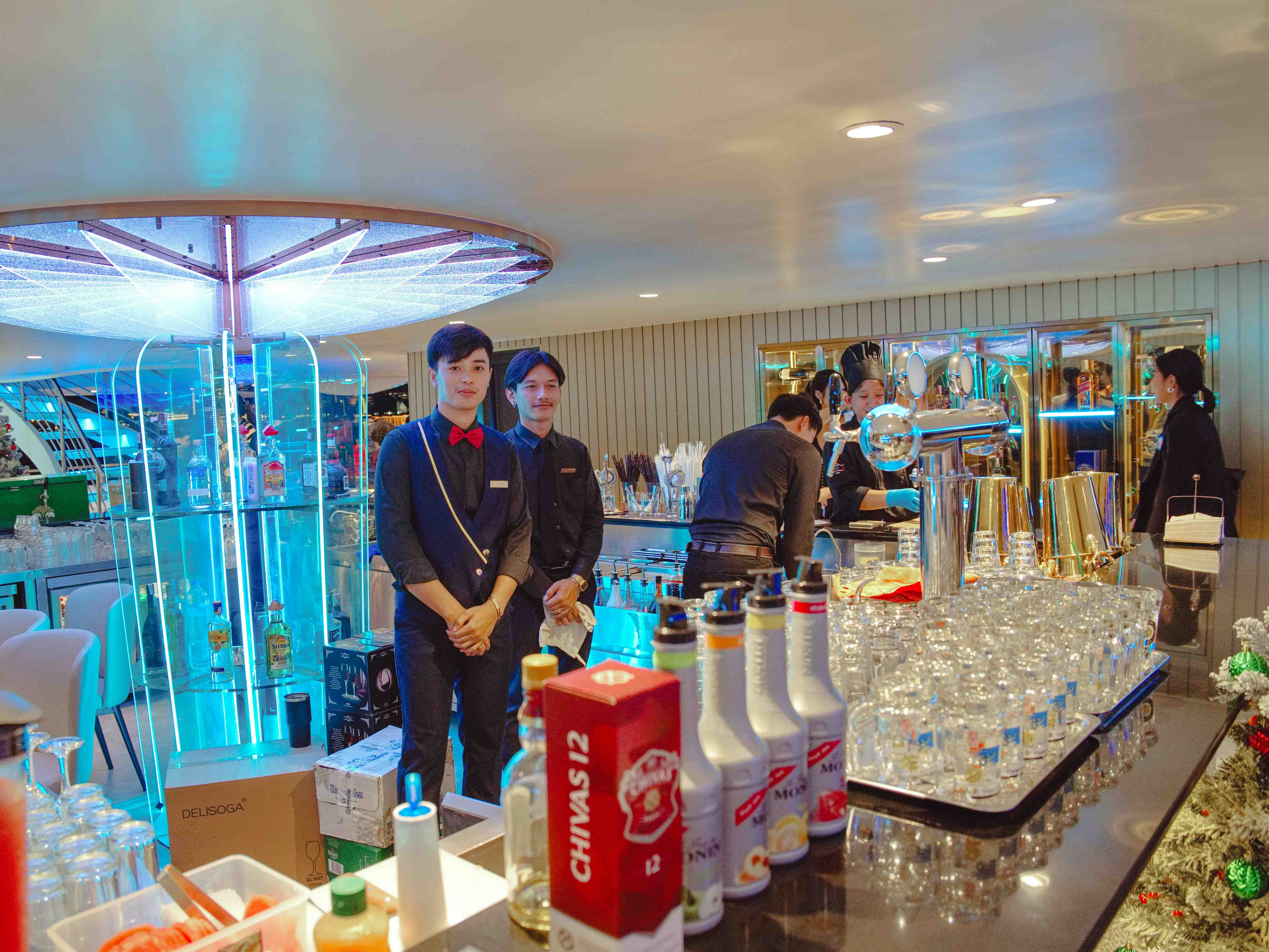 Dinner: เจ้าพระยา Royal Princess Cruise  Free!! Birthday Cake