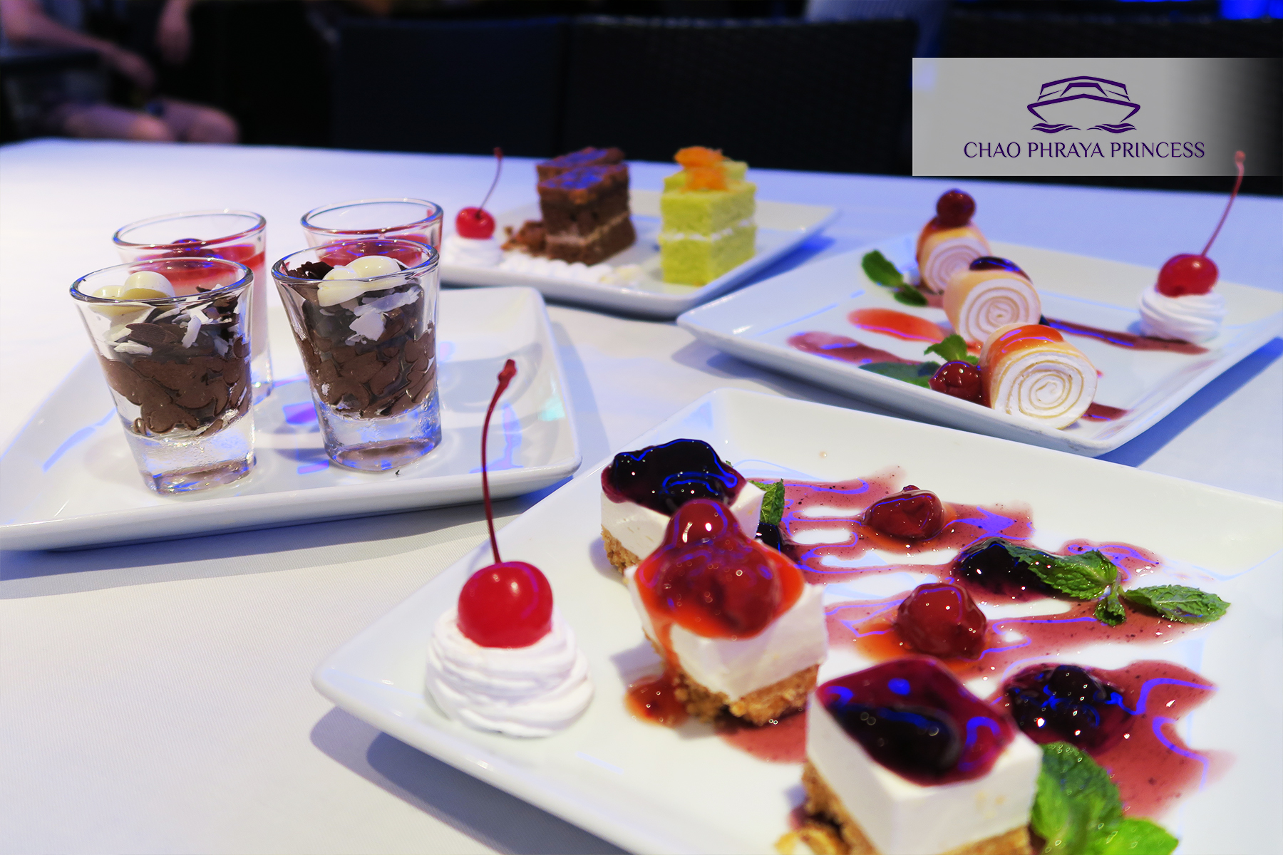 Dinner: เจ้าพระยา ChaophrayaPrincess Cruise (โปรแกรม Dinner Cruise)-ICON SIAM /ASIATIQUE Pier