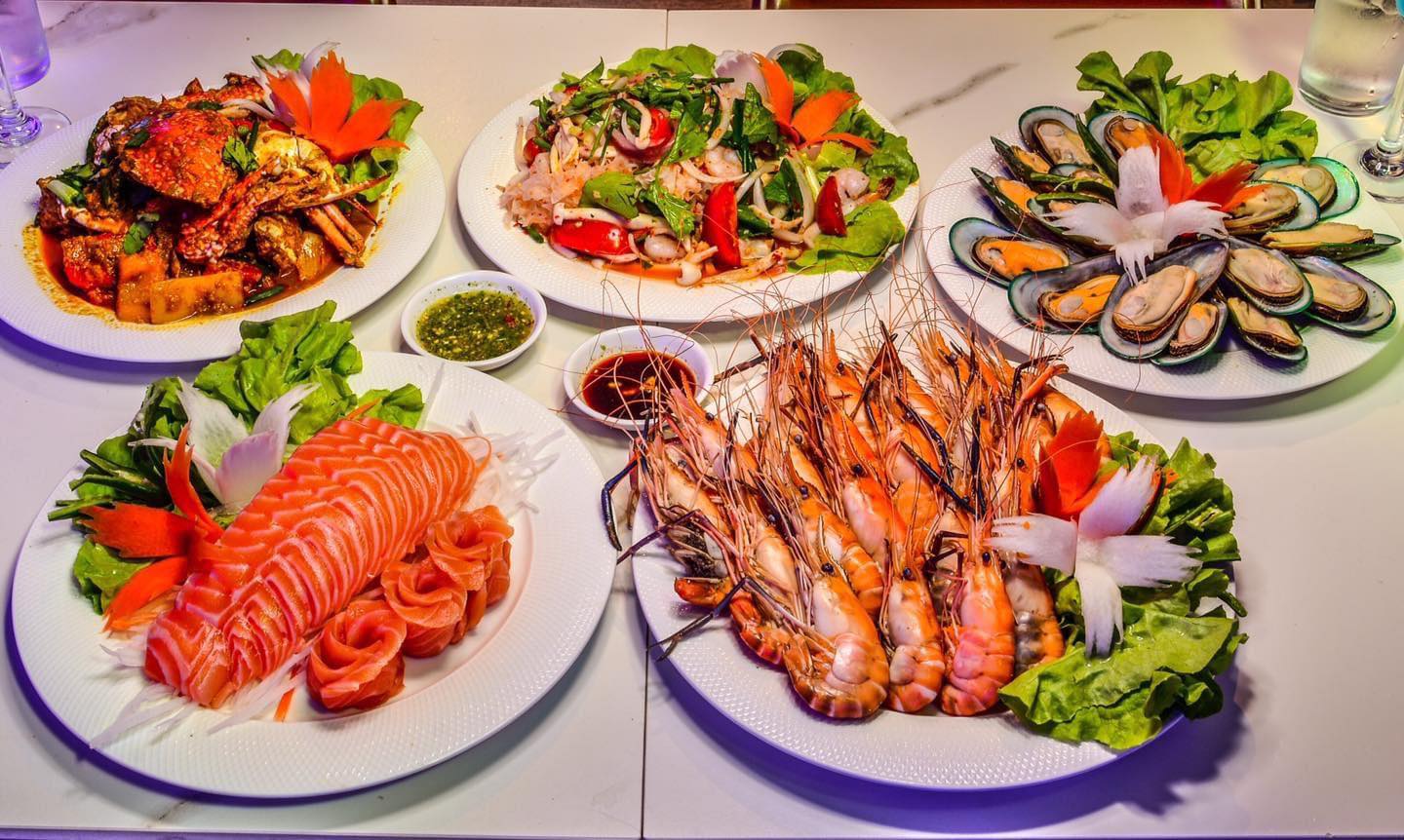 Dinner: เจ้าพระยา Royal Princess Cruise  Free!! Birthday Cake