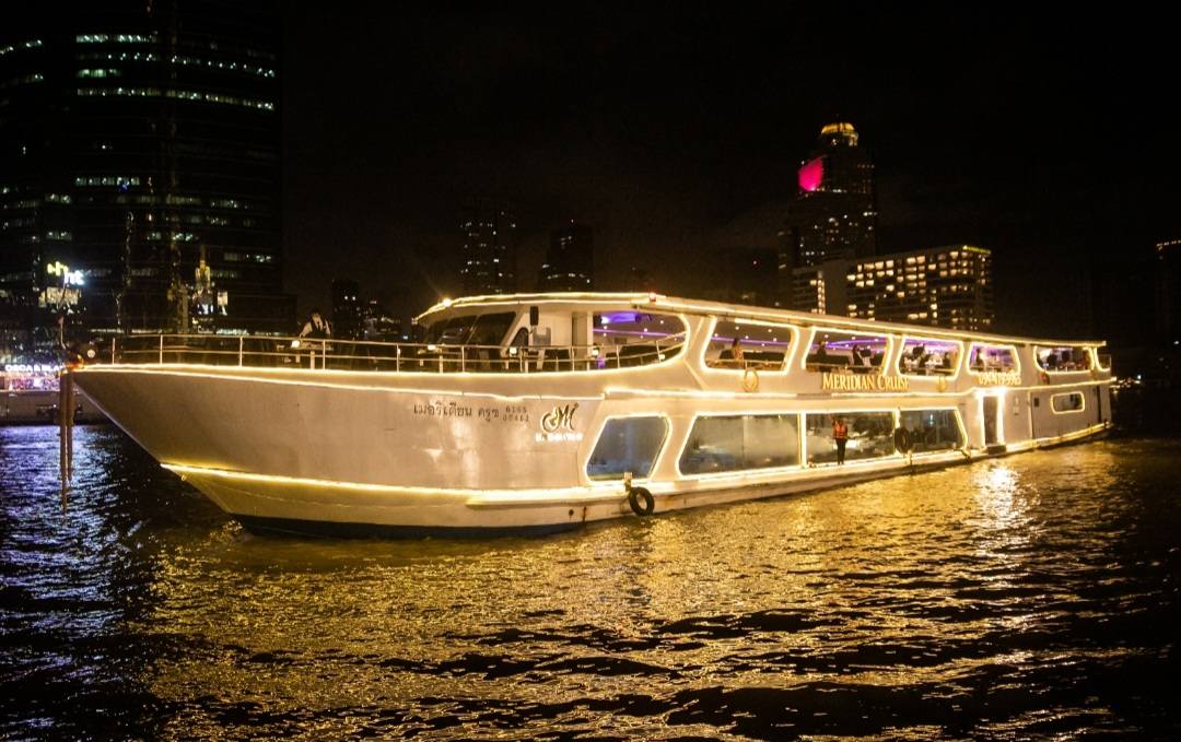 Dinner: วันปีใหม่ Meridian Cruise I (โปรแกรม Celebrate New Year Eve 2026 Dinner Cruise) วันพุธ ที่ 31 ธันวาคม 2568