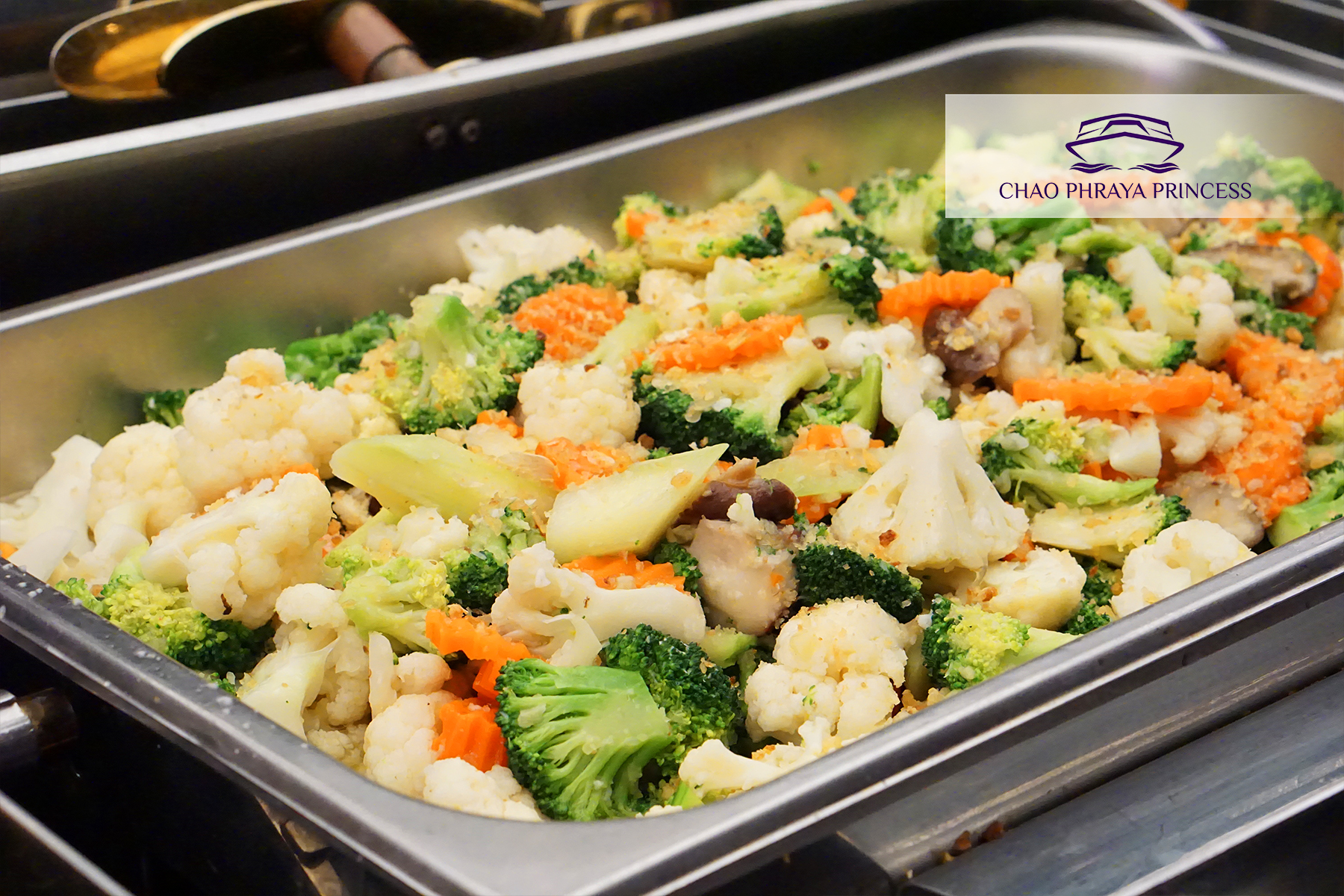 Dinner: เจ้าพระยา ChaophrayaPrincess Cruise (โปรแกรม Dinner Cruise)-ICON SIAM /ASIATIQUE Pier