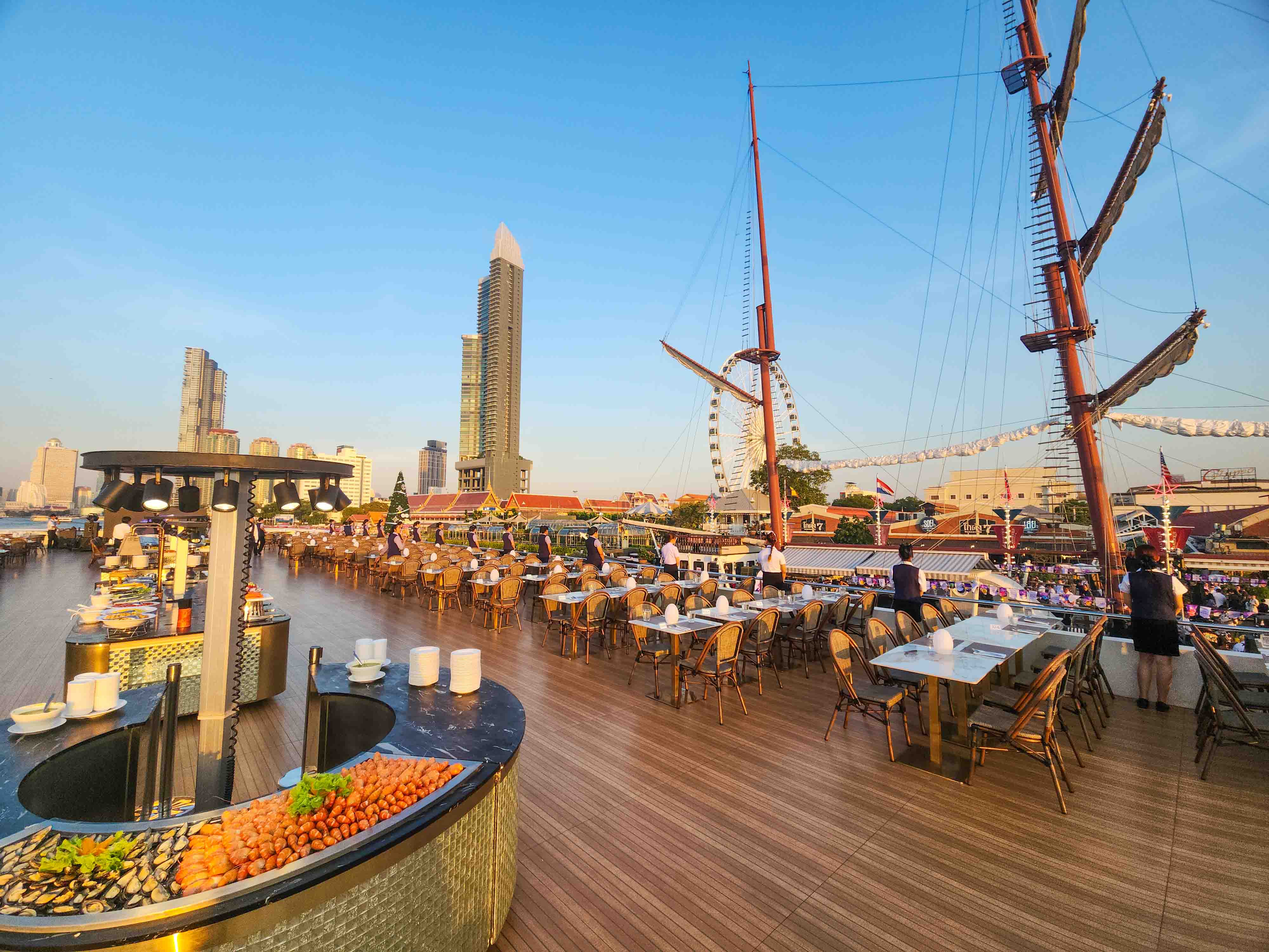 Dinner: เจ้าพระยา The Planet Cruise  Free!! Mini Birthday Cake