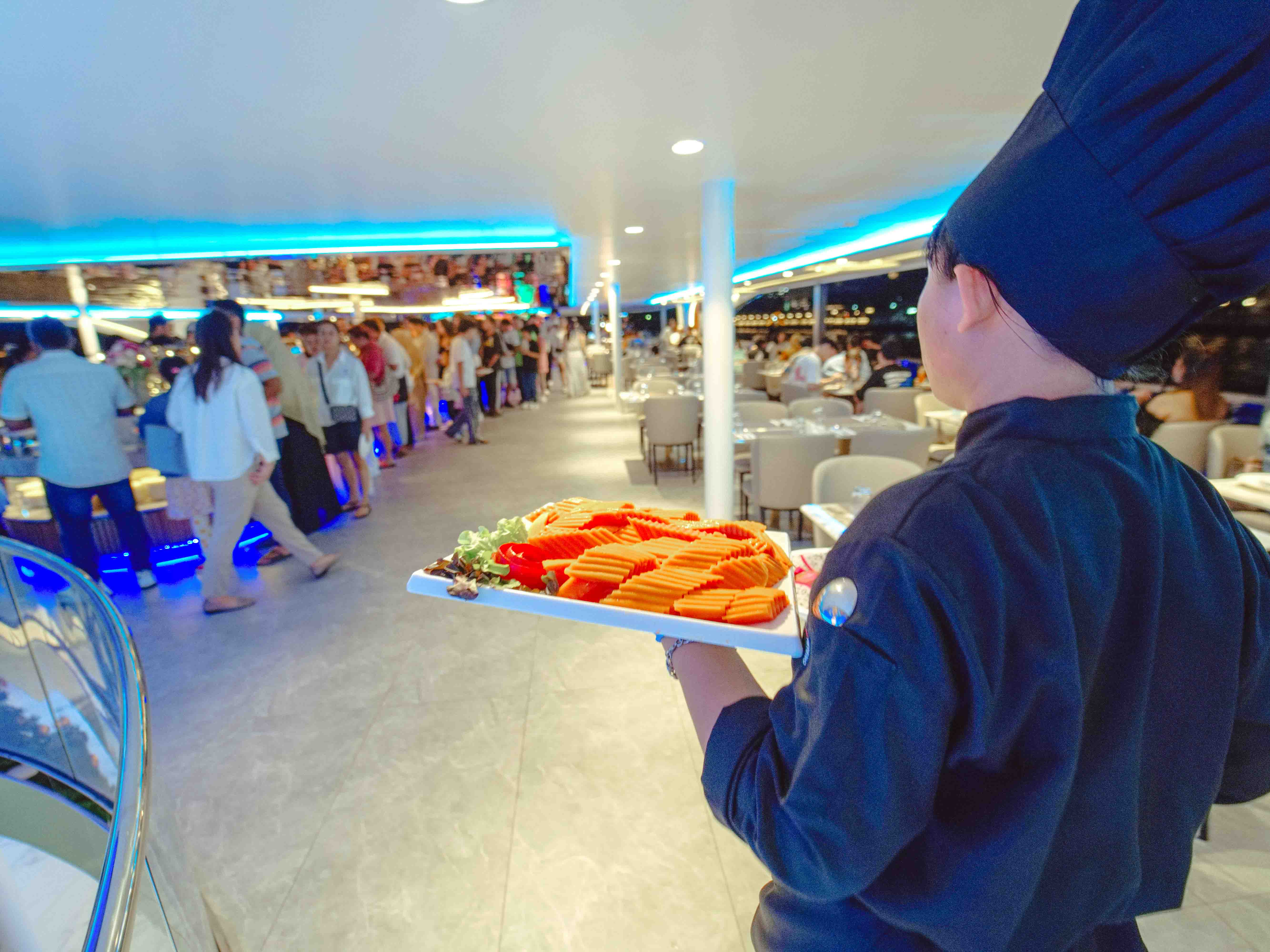 Dinner: เจ้าพระยา Royal Princess Cruise  Free!! Birthday Cake