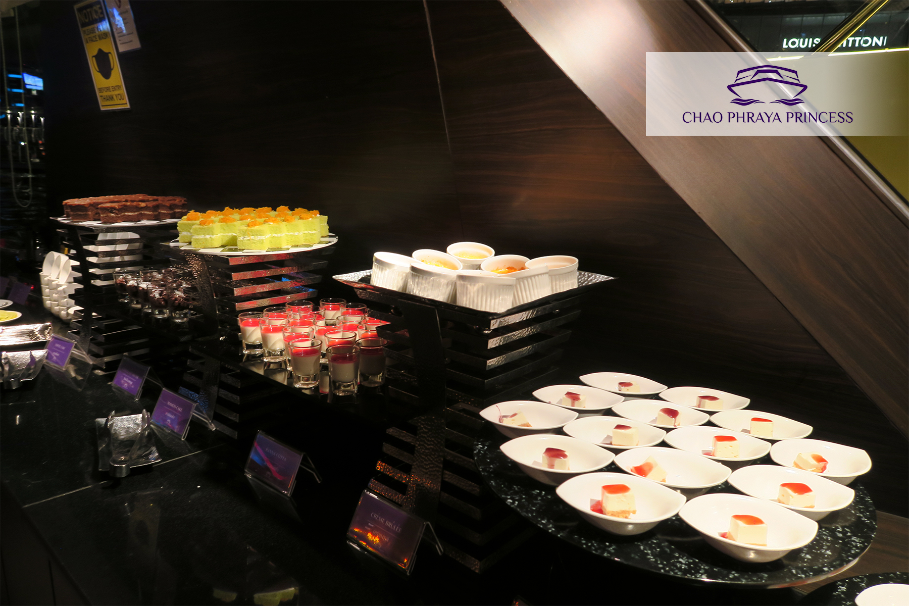 Dinner: เจ้าพระยา ChaophrayaPrincess Cruise (โปรแกรม Dinner Cruise)-ICON SIAM /ASIATIQUE Pier