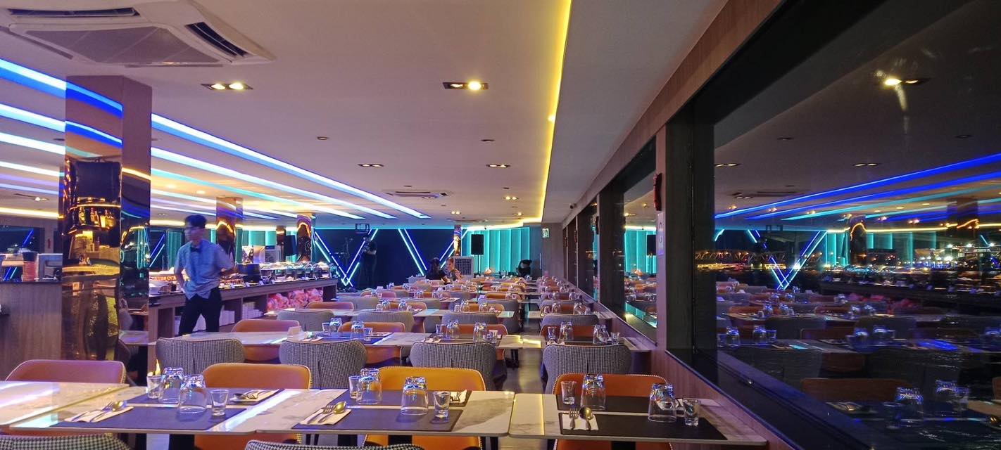 Dinner: เจ้าพระยา Royal Princess Cruise  Free!! Birthday Cake