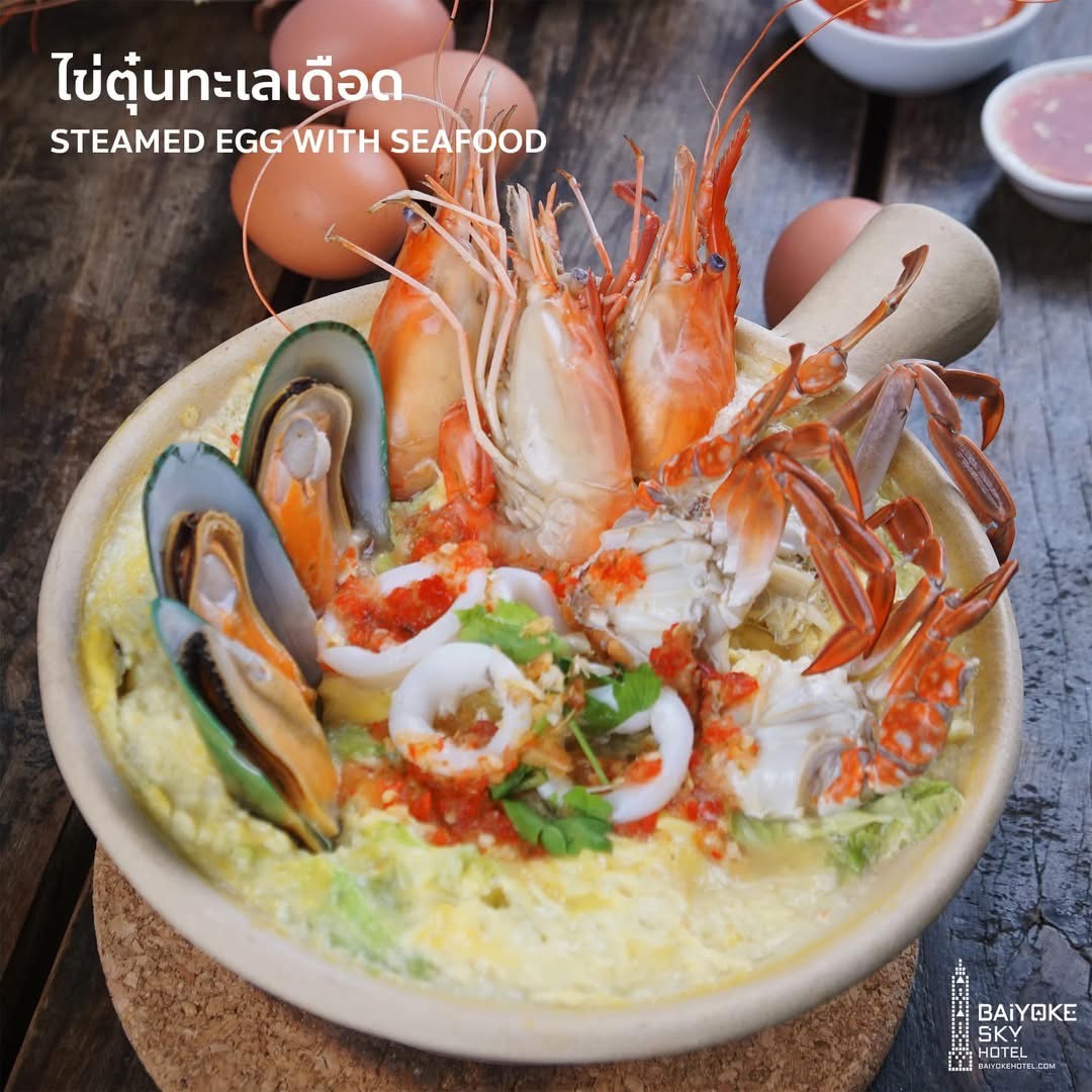 Dinner: ตึกใบหยกสกาย Bangkok Sky Restaurant ชั้น 76 และ 78 – Grilled Steak & Seafood Buffet บุฟเฟ่ต์ 2 ชม.