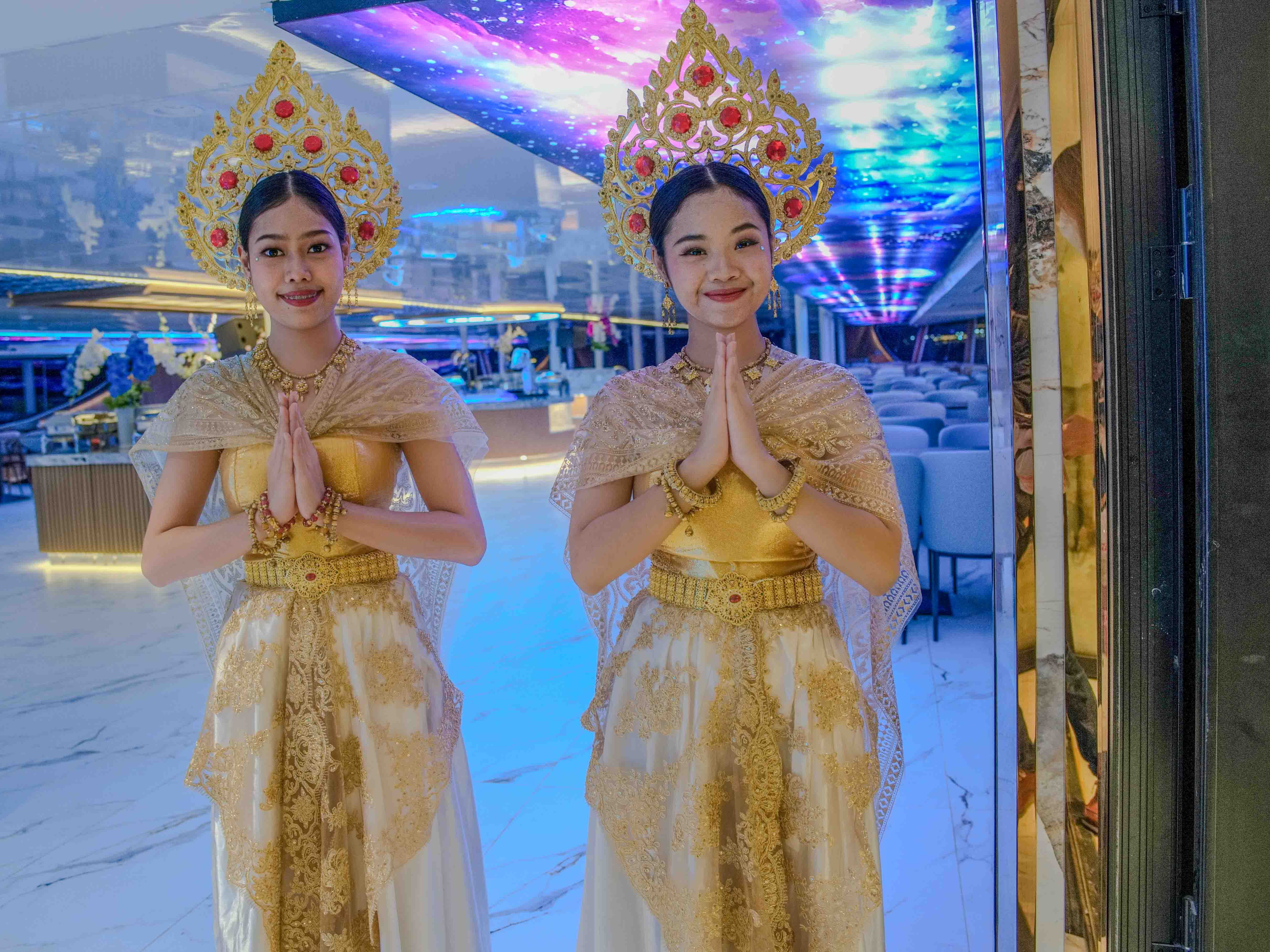 Dinner: เจ้าพระยา Royal Princess Cruise  Free!! Birthday Cake