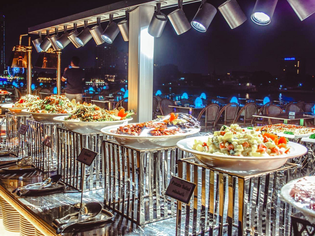 Dinner: เจ้าพระยา The Planet Cruise  Free!! Mini Birthday Cake