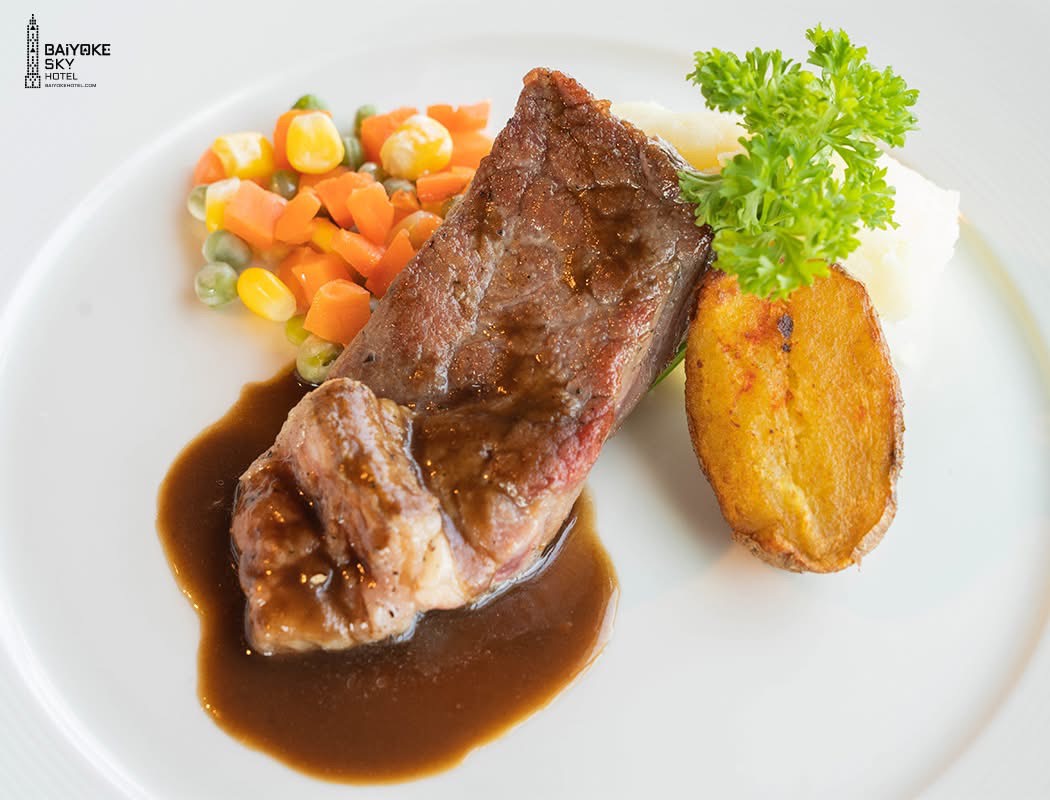 Dinner: ตึกใบหยกสกาย Bangkok Sky Restaurant ชั้น 76 และ 78 – Grilled Steak & Seafood Buffet บุฟเฟ่ต์ 2 ชม.