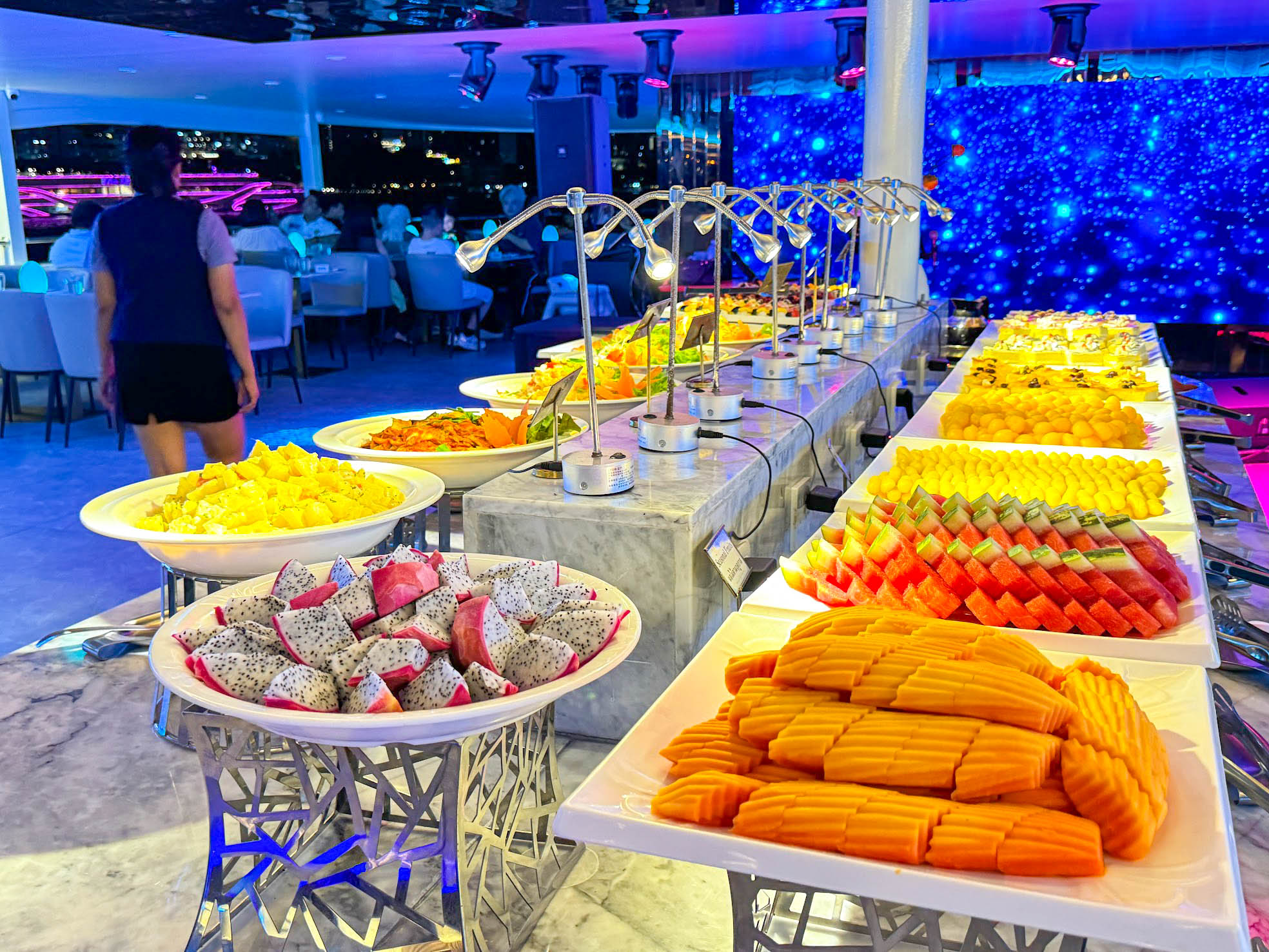 Dinner: เจ้าพระยา The Planet Cruise  Free!! Mini Birthday Cake