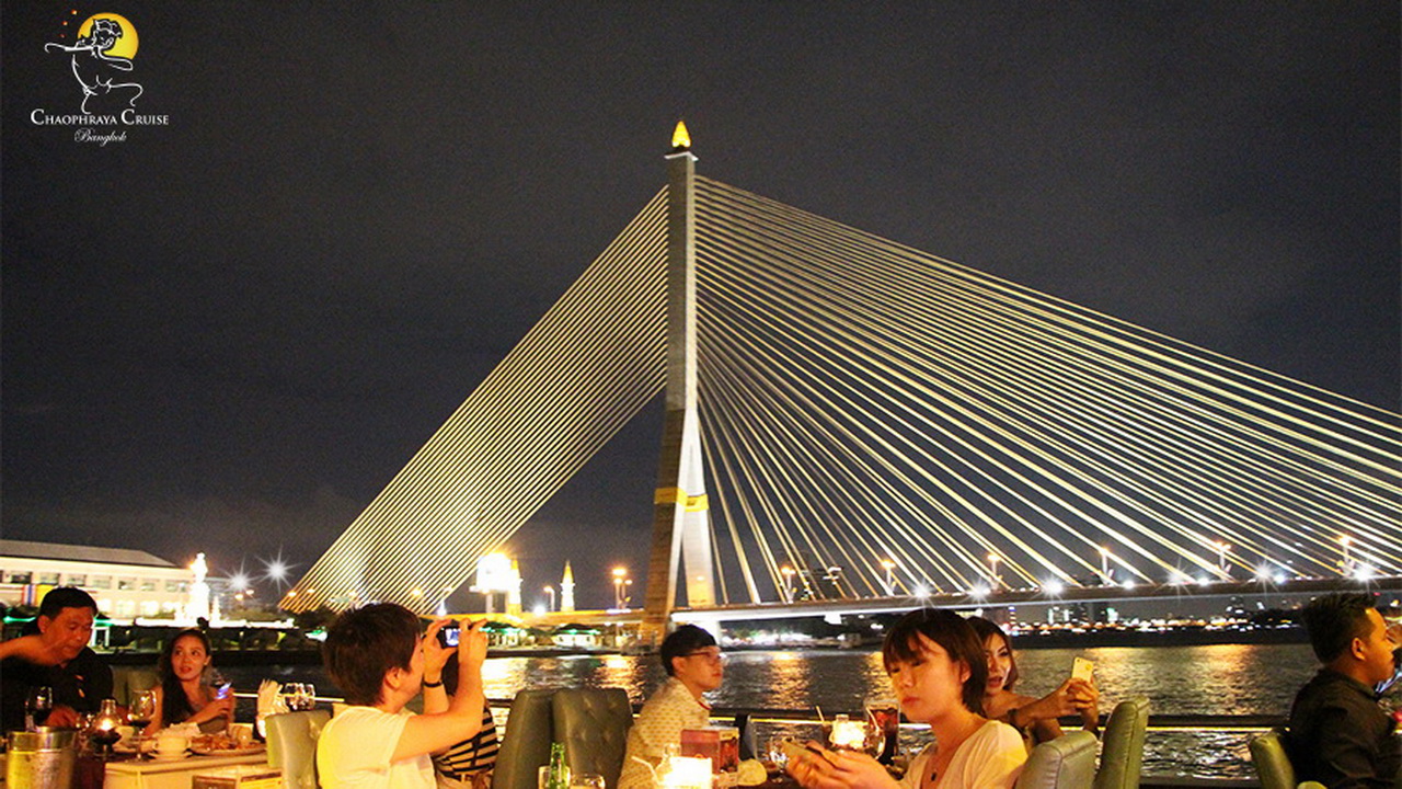 Dinner: เจ้าพระยา Chaophraya Cruise (โปรแกรม AMAZING DINNER CRUISE)