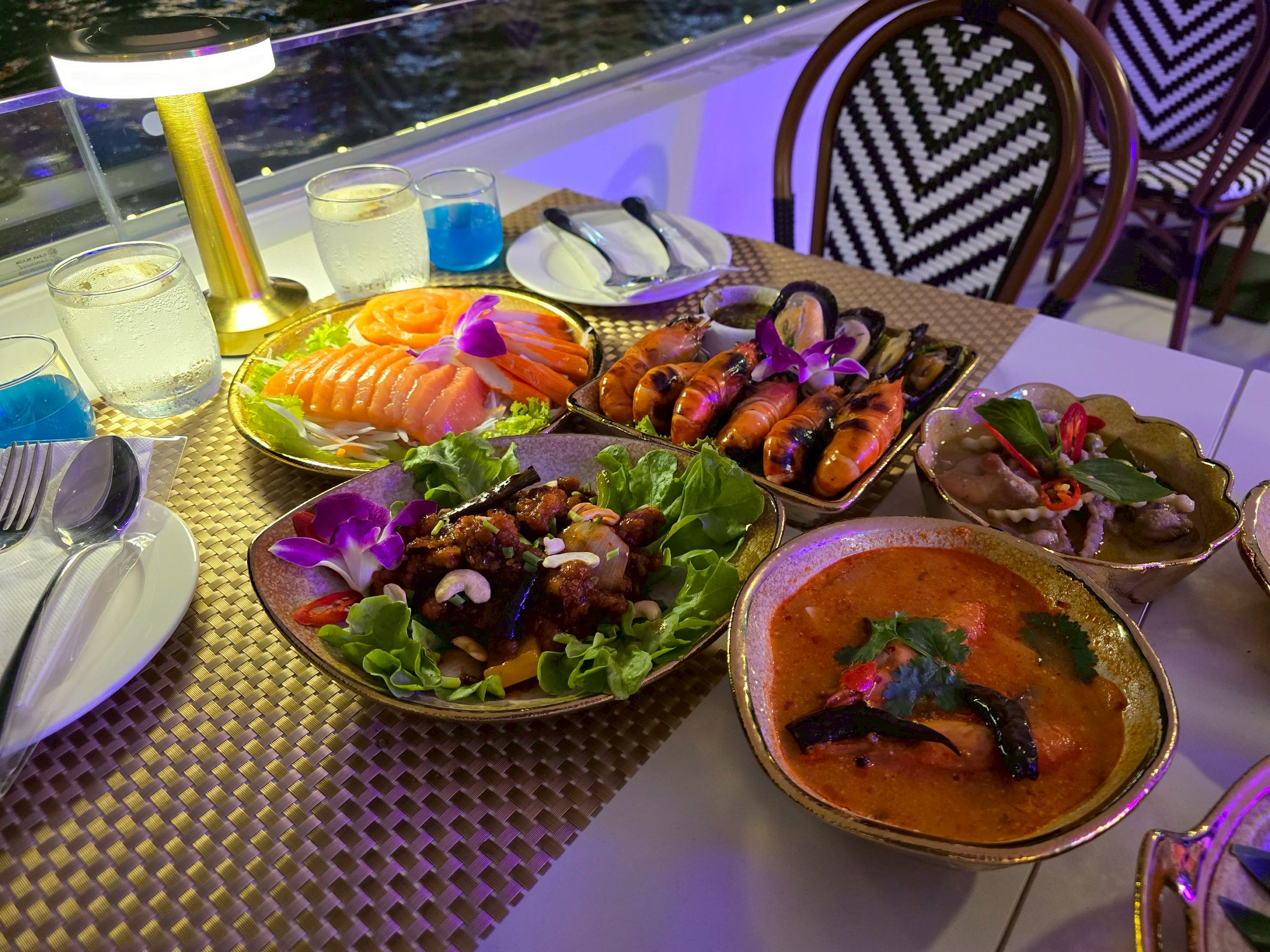 Twilight: วันปีใหม่ Noah Cruise (โปรแกรม Celebrate New Year Eve 2026 Dinner Cruise) วันพุธ ที่ 31 ธันวาคม 2568