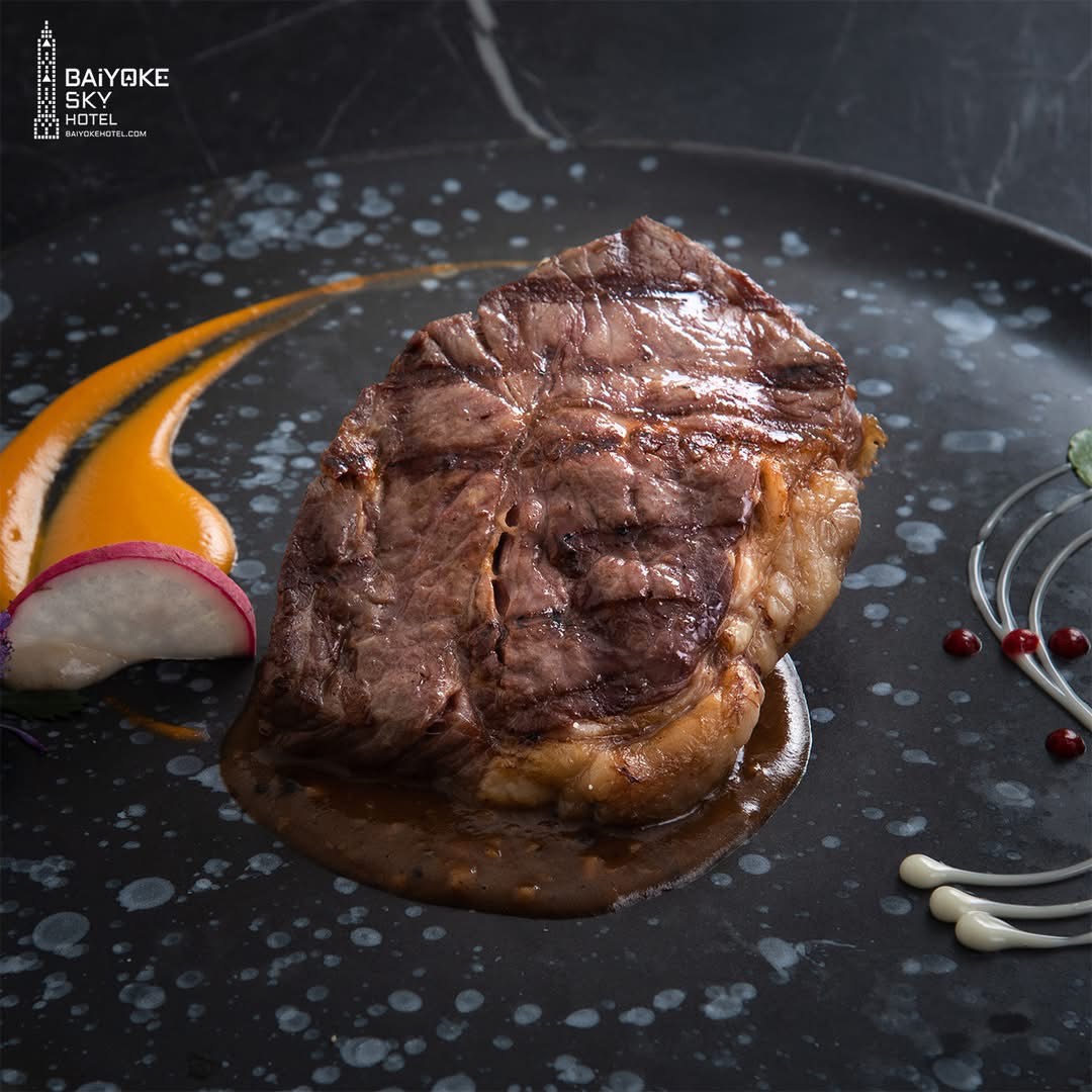 Dinner: วันวาเลนไทน์!! ตึกใบหยกสกาย Crystal Grill Restaurant ชั้น 82 – Special Menu & International Specialized Premium Seafood & Steak Buffet บุฟเฟ่ต์ไม่จำกัดเวลา วันเสาร์ ที่ 14 กุมภาพันธ์ 2569