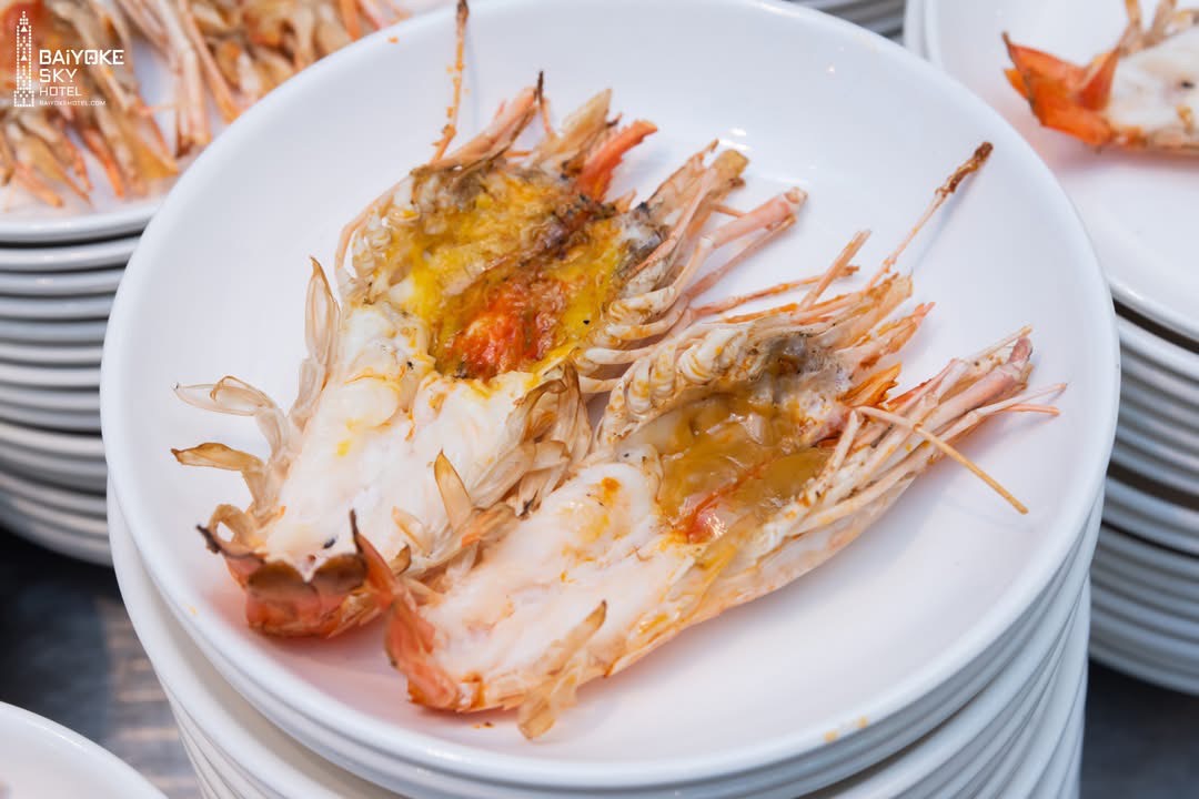 Dinner: ตึกใบหยกสกาย Bangkok Balcony Indoor ชั้น 81 – International Premium Buffet บุฟเฟ่ต์ 2 ชม.