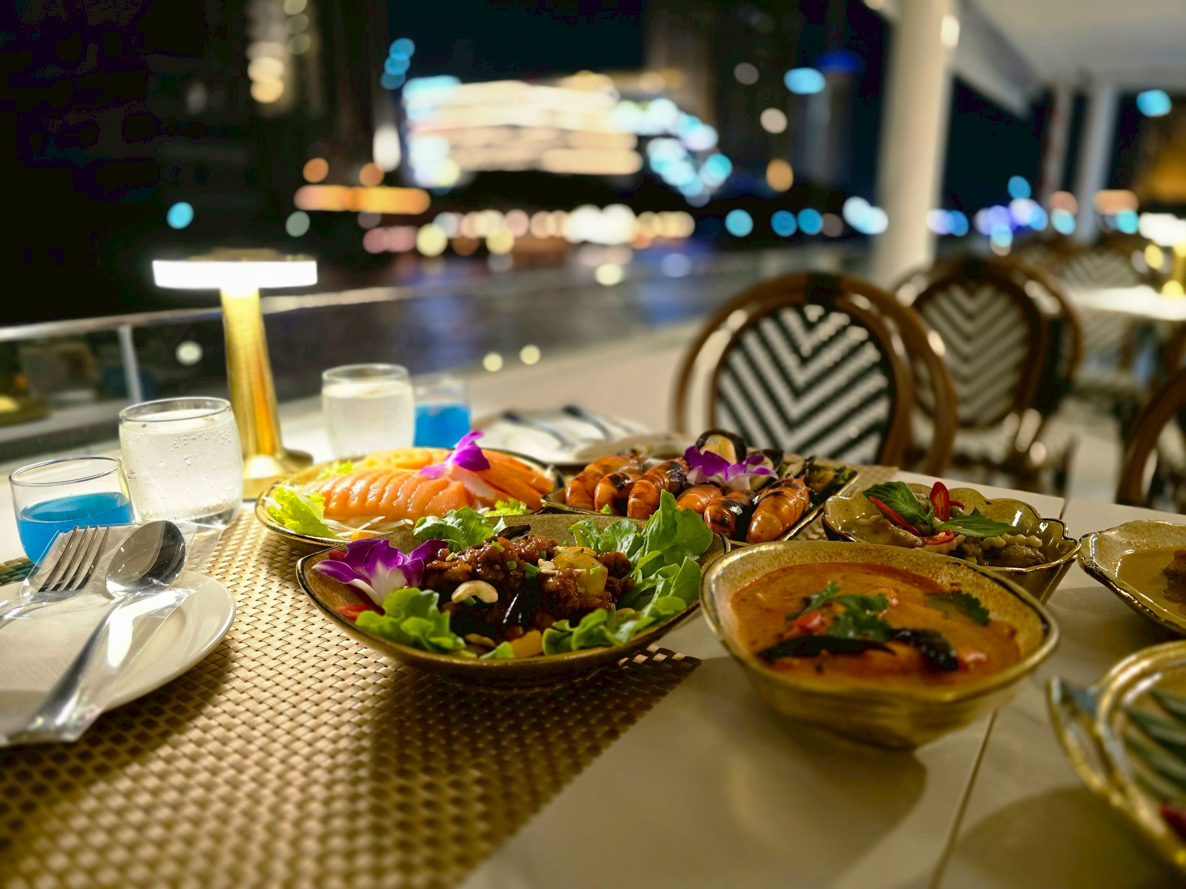 Countdown: วันปีใหม่ เคานท์ดาวน์!! Noah Cruise (โปรแกรม Celebrate New Year Eve 2026 Dinner Cruise) วันพุธ ที่ 31 ธันวาคม 2568