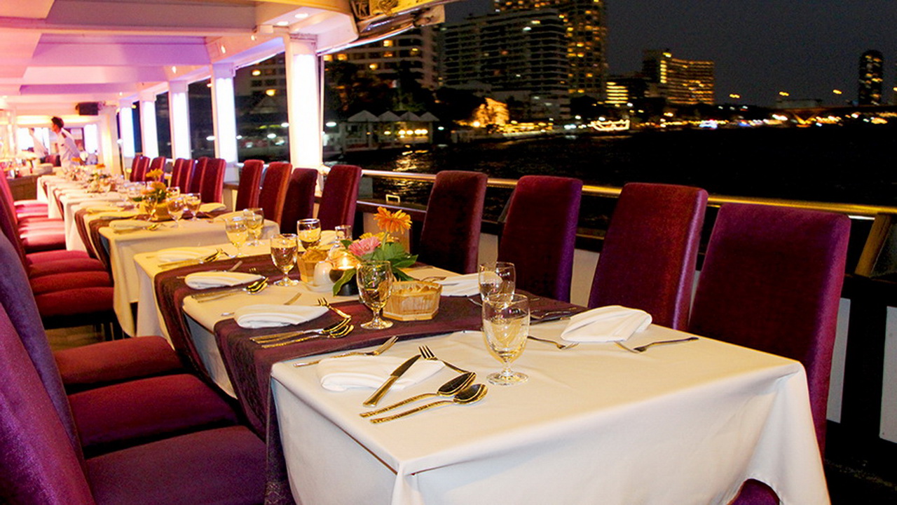 Dinner: เจ้าพระยา Chaophraya Cruise (โปรแกรม AMAZING DINNER CRUISE)