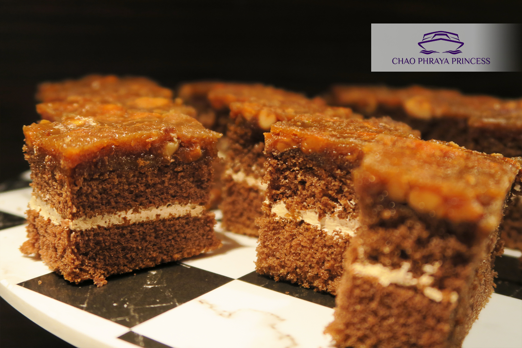 Dinner: เจ้าพระยา ChaophrayaPrincess Cruise (โปรแกรม Dinner Cruise)-ICON SIAM /ASIATIQUE Pier