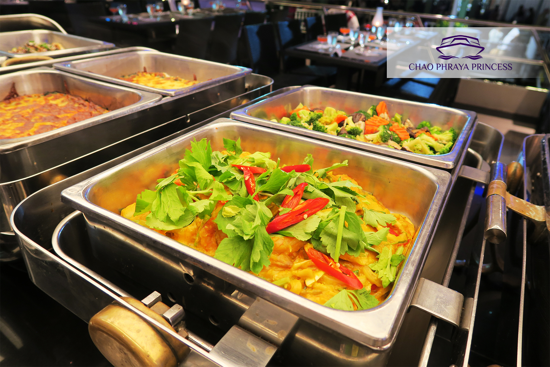 Dinner: เจ้าพระยา ChaophrayaPrincess Cruise (โปรแกรม Dinner Cruise)-ICON SIAM /ASIATIQUE Pier