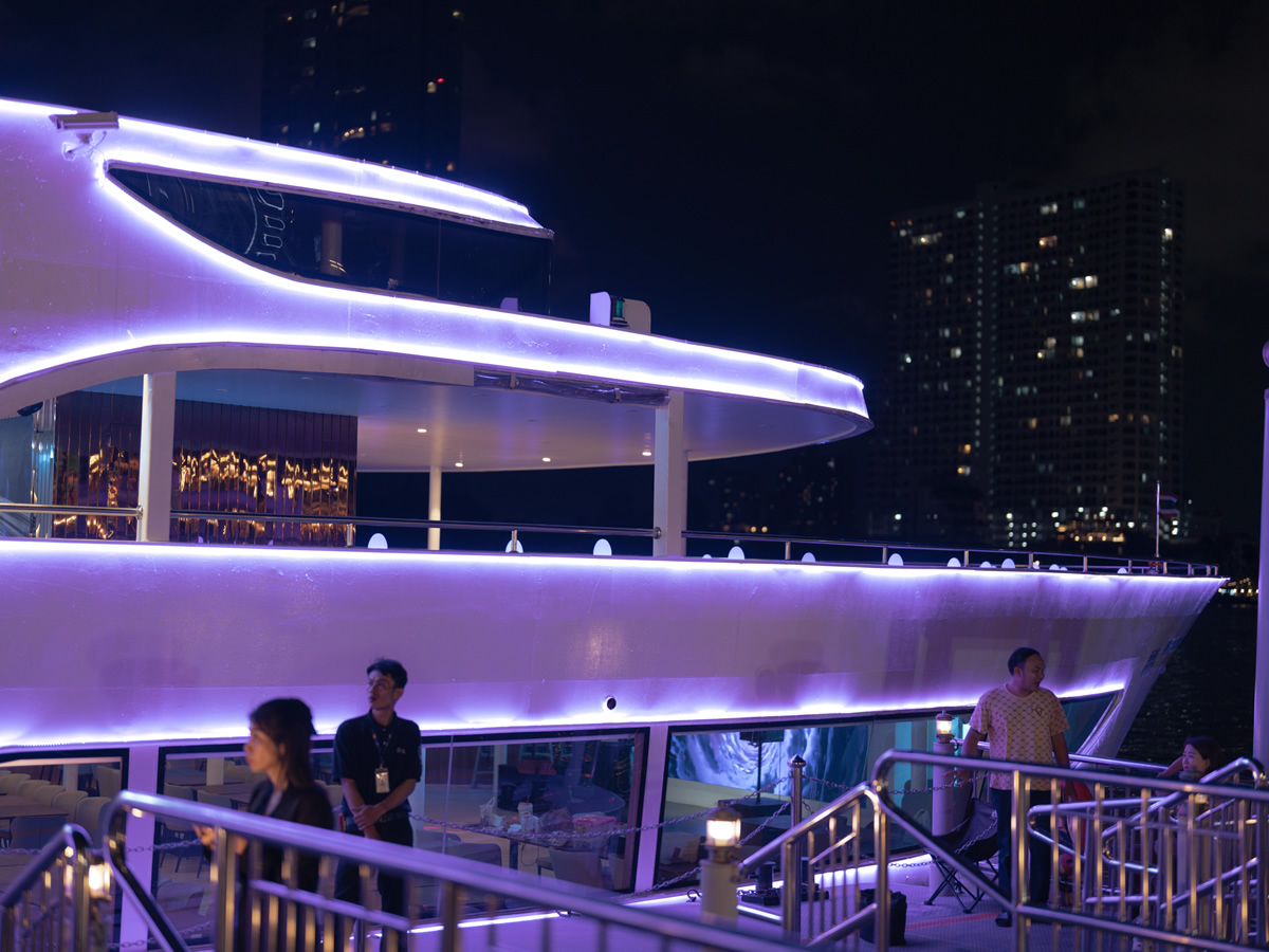 Dinner: เจ้าพระยา The Planet Cruise  Free!! Mini Birthday Cake