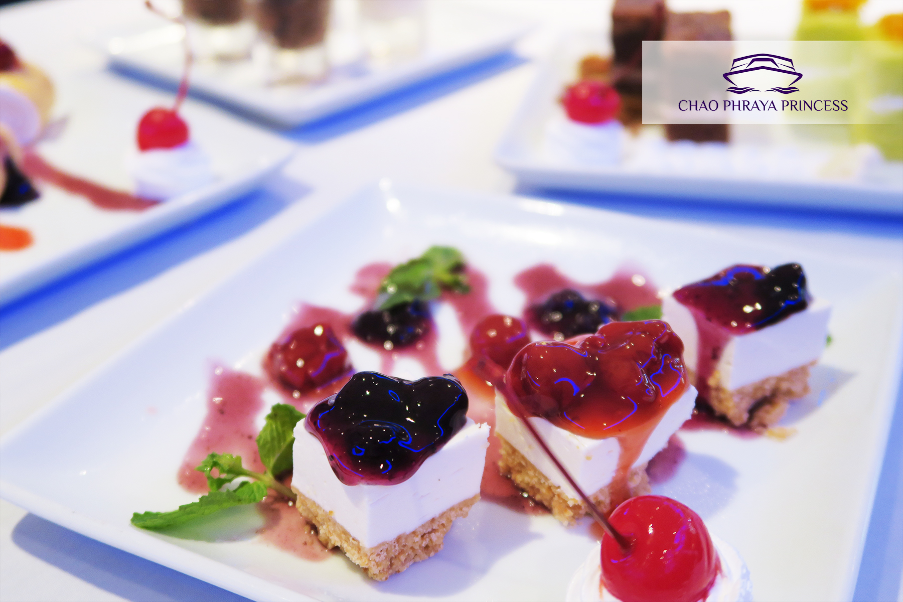 Dinner: เจ้าพระยา ChaophrayaPrincess Cruise (โปรแกรม Dinner Cruise)-ICON SIAM /ASIATIQUE Pier